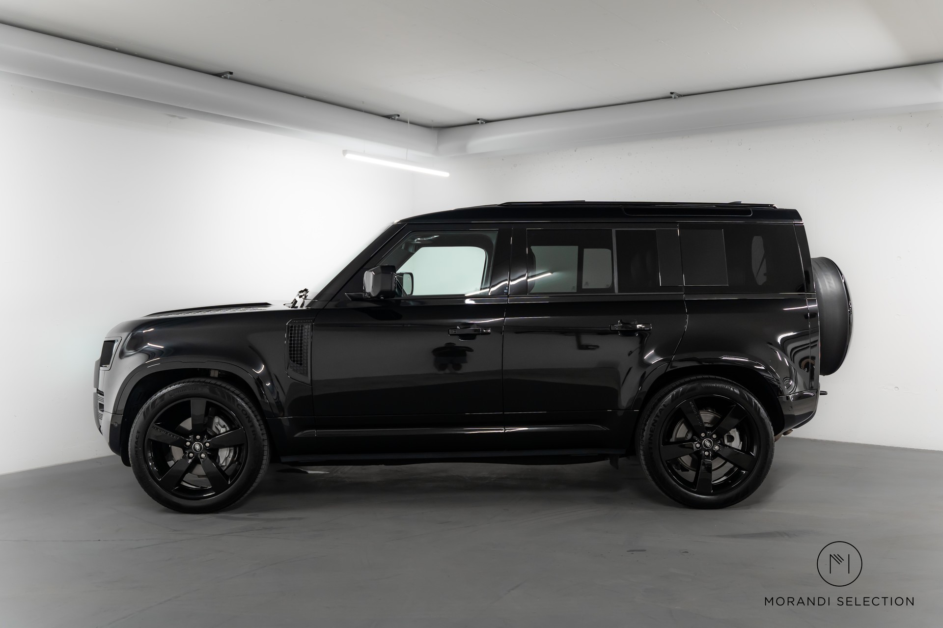 LAND ROVER Defender 110 3.0 D I6 300 X-Dynamic HSE