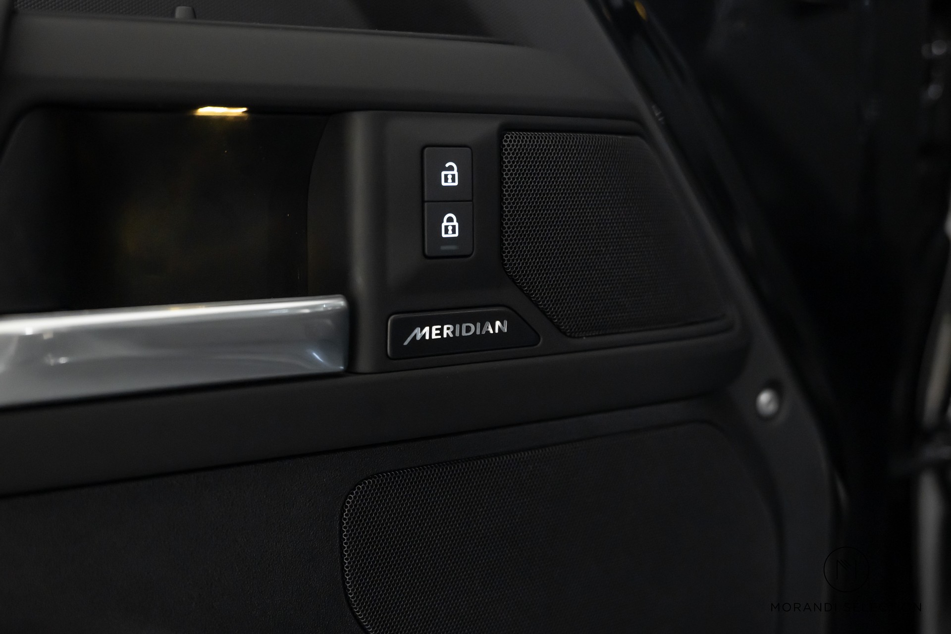 LAND ROVER Defender 110 3.0 D I6 300 X-Dynamic HSE-image-24