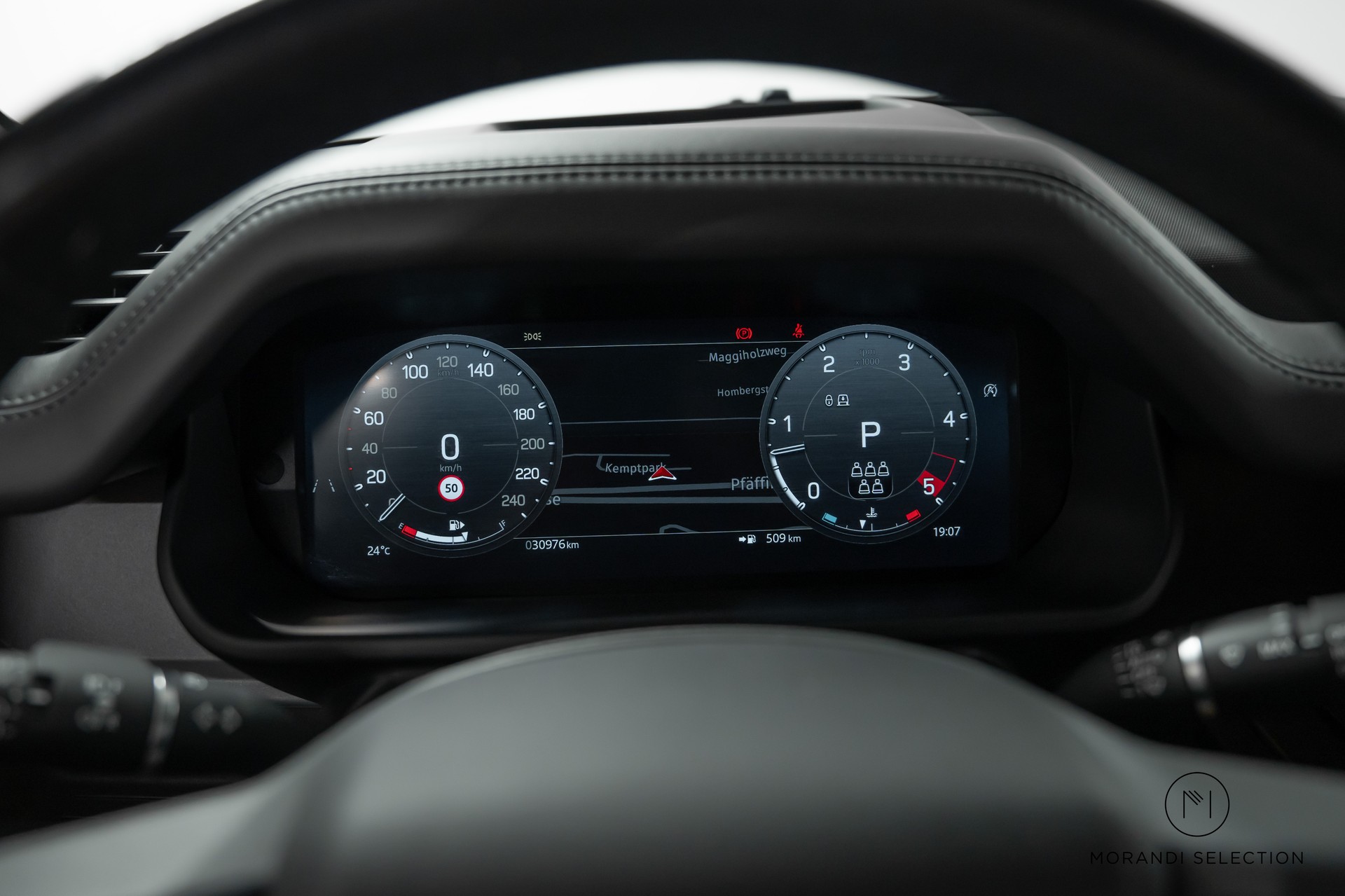 LAND ROVER Defender 110 3.0 D I6 300 X-Dynamic HSE-image-28