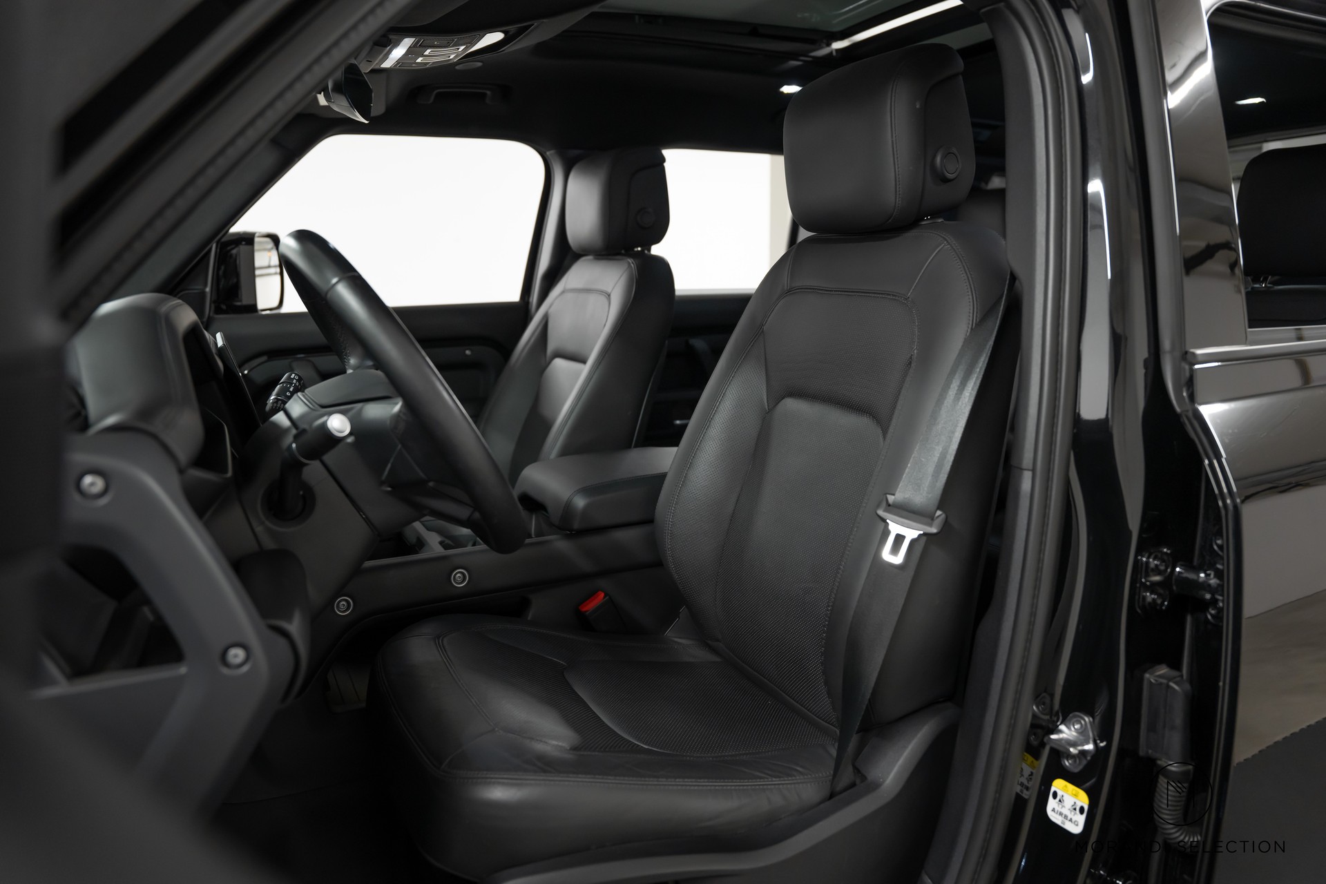 LAND ROVER Defender 110 3.0 D I6 300 X-Dynamic HSE-image-16