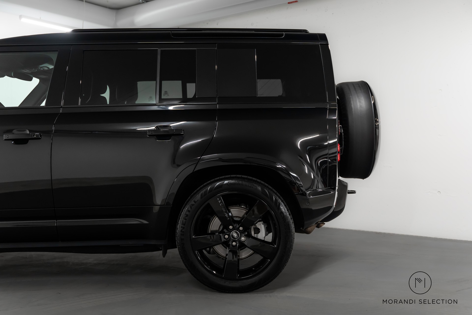 LAND ROVER Defender 110 3.0 D I6 300 X-Dynamic HSE-image-6