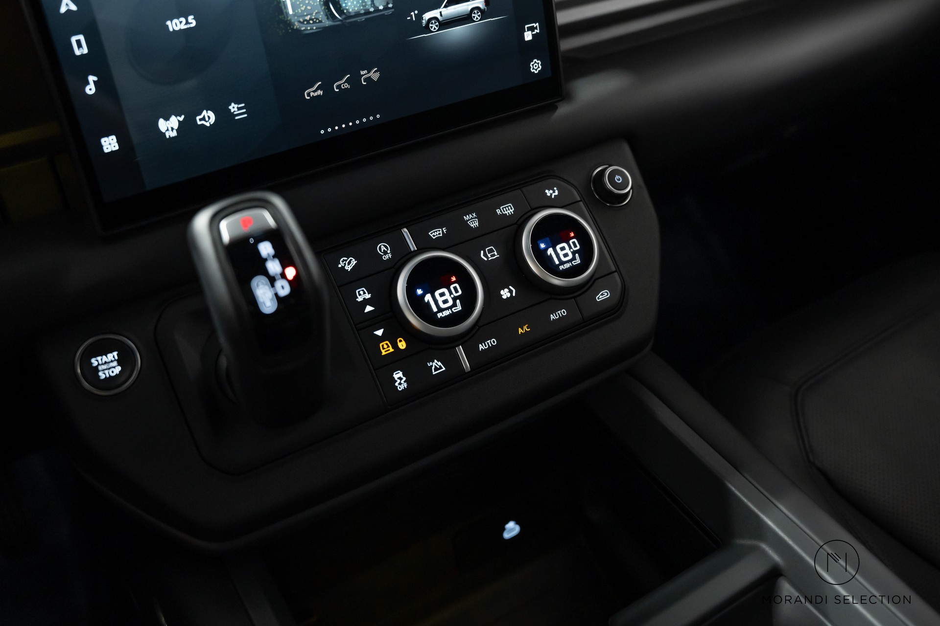 LAND ROVER Defender 110 3.0 D I6 300 X-Dynamic HSE-image-30