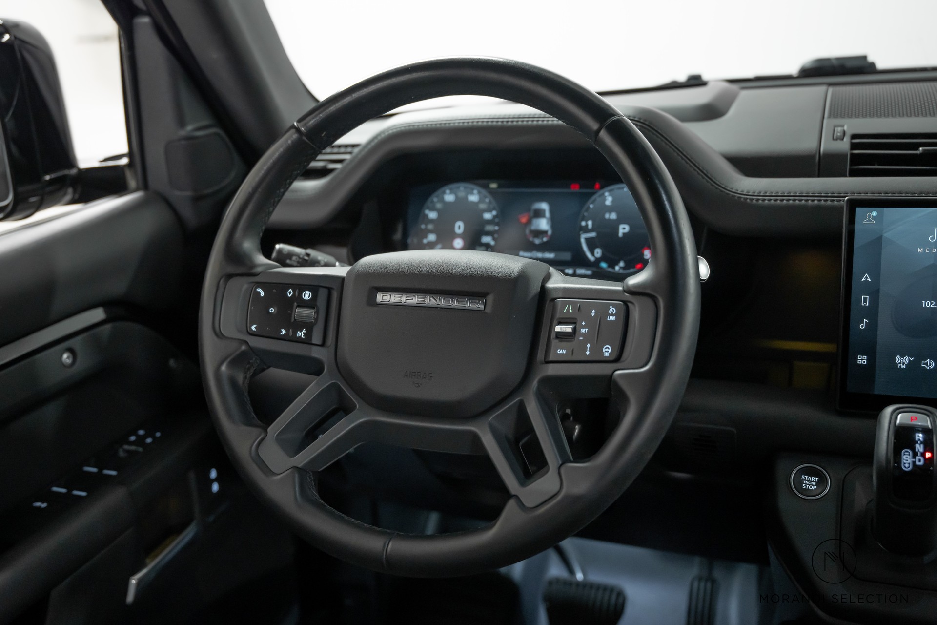 LAND ROVER Defender 110 3.0 D I6 300 X-Dynamic HSE-image-22