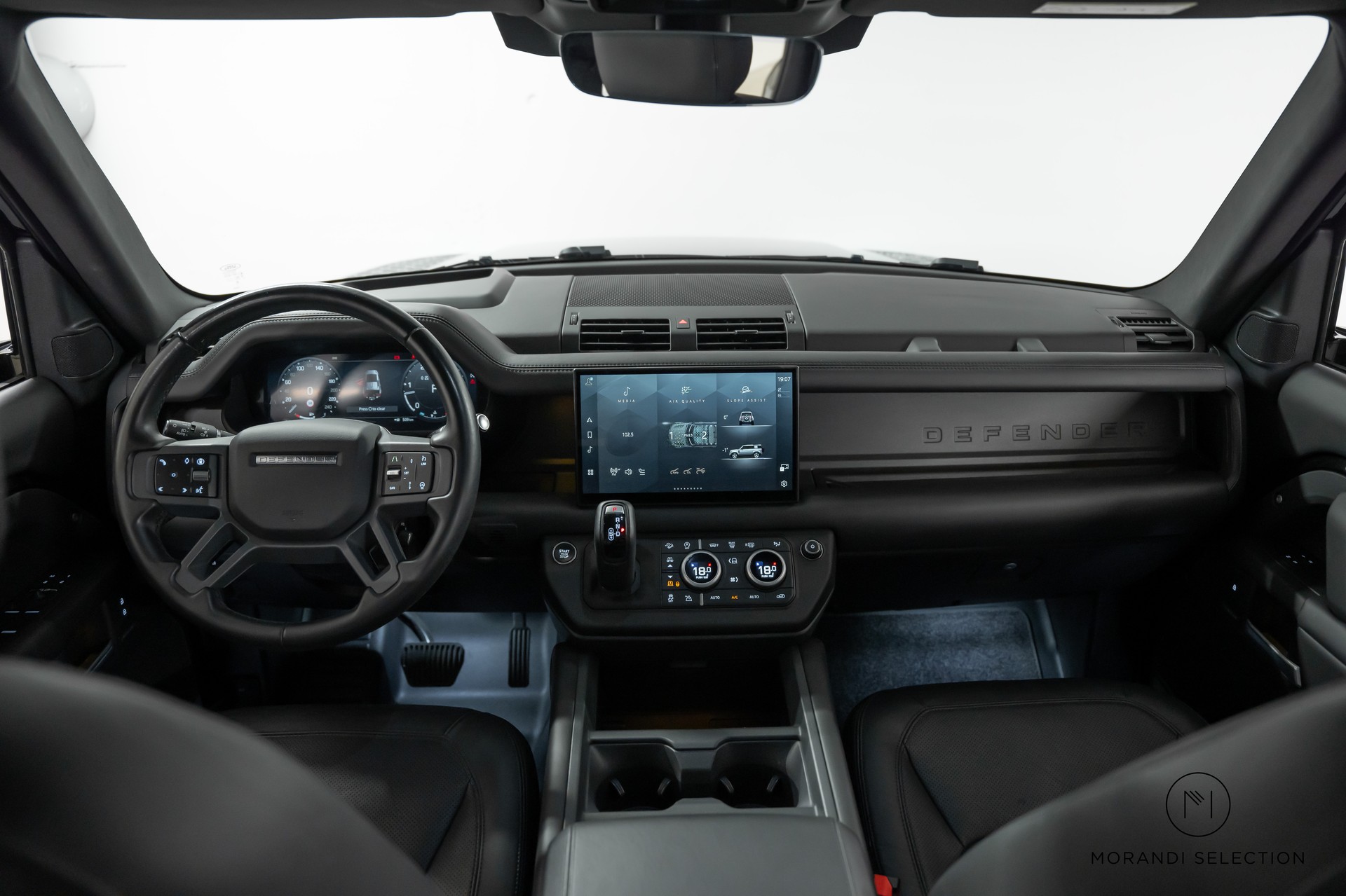 LAND ROVER Defender 110 3.0 D I6 300 X-Dynamic HSE-image-21