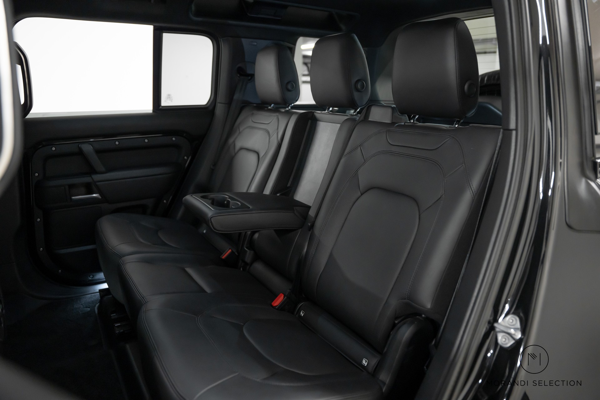 LAND ROVER Defender 110 3.0 D I6 300 X-Dynamic HSE-image-18