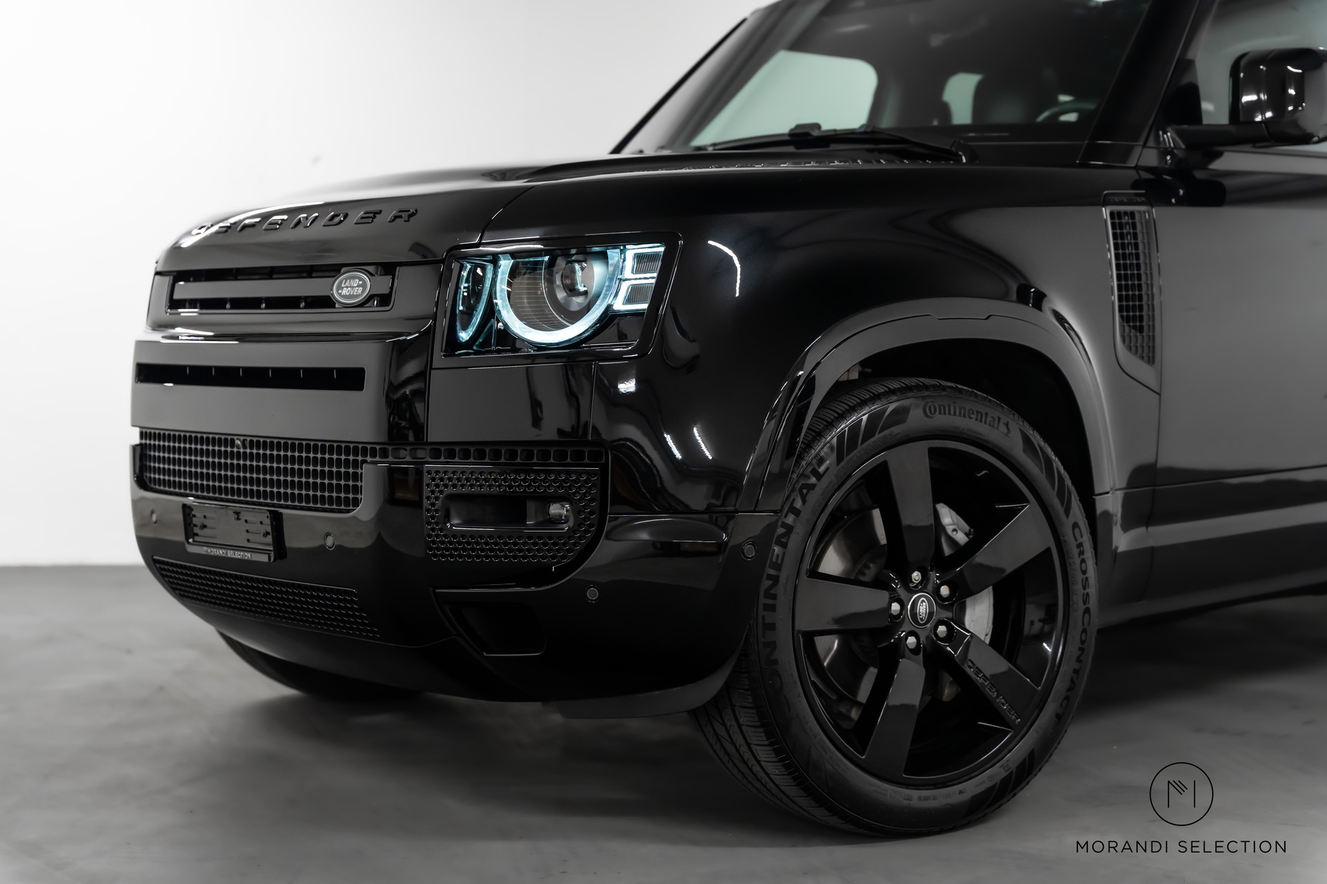 LAND ROVER Defender 110 3.0 D I6 300 X-Dynamic HSE-showroom-element-3