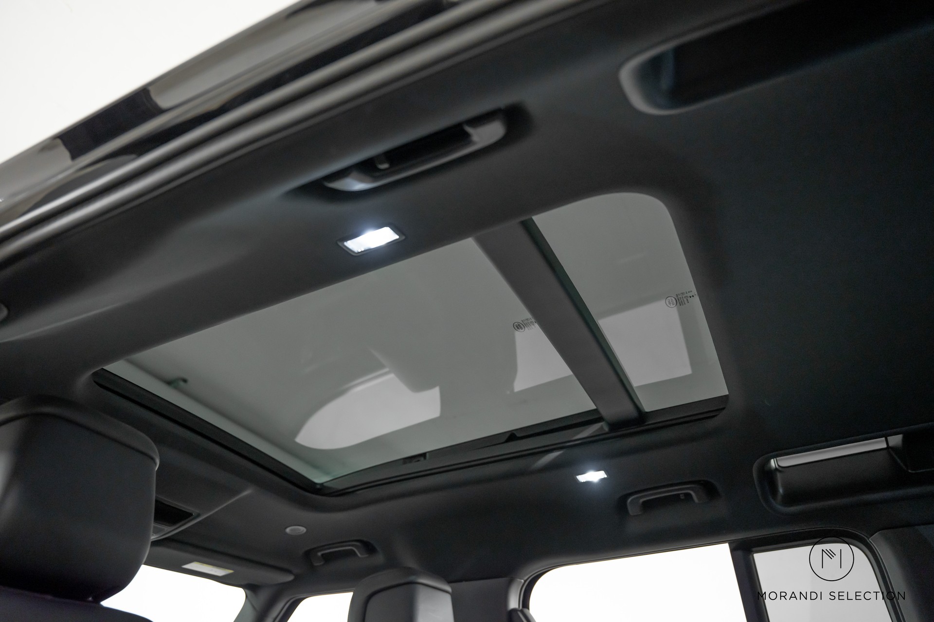 LAND ROVER Defender 110 3.0 D I6 300 X-Dynamic HSE-image-19