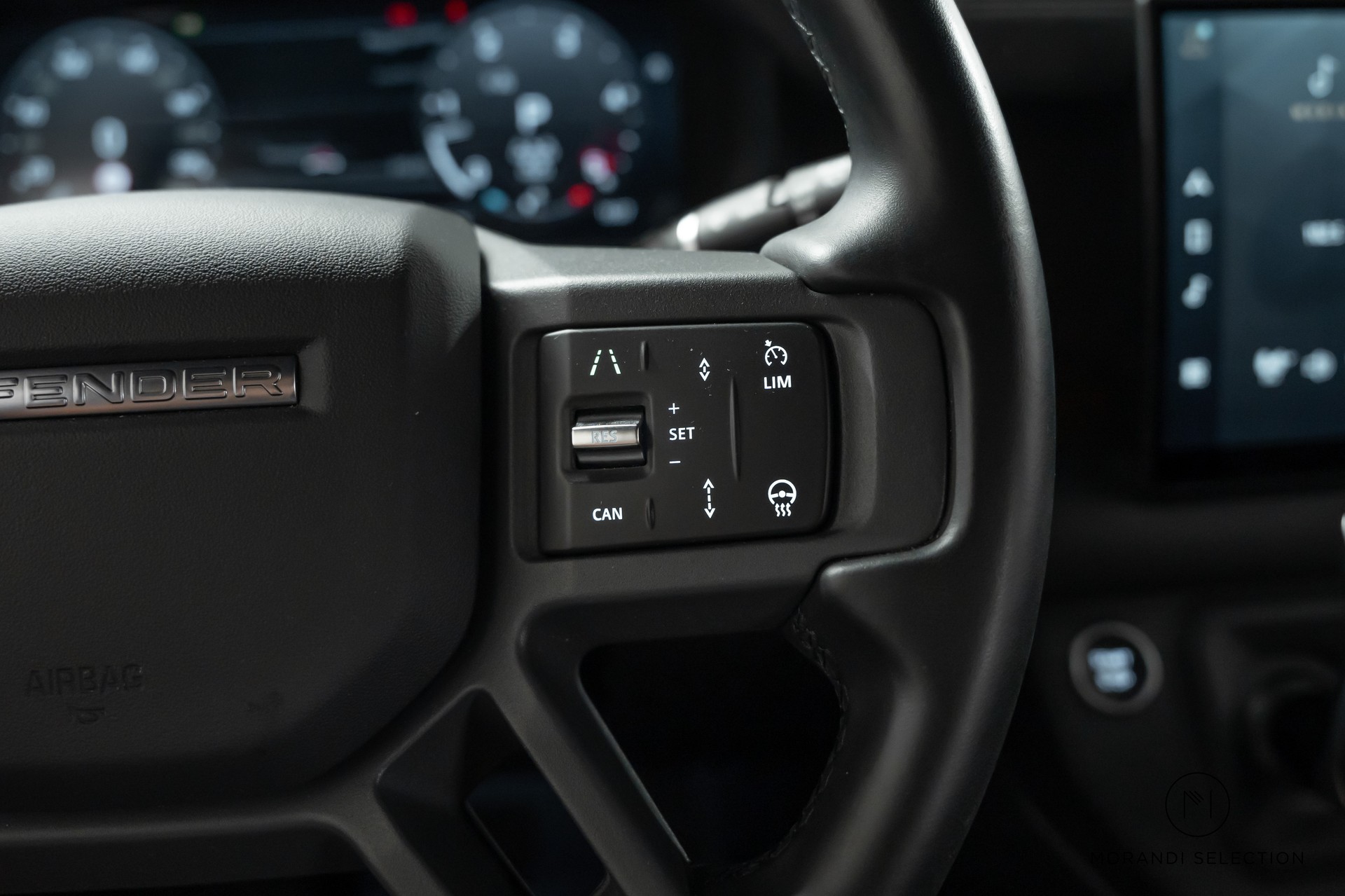 LAND ROVER Defender 110 3.0 D I6 300 X-Dynamic HSE-image-27