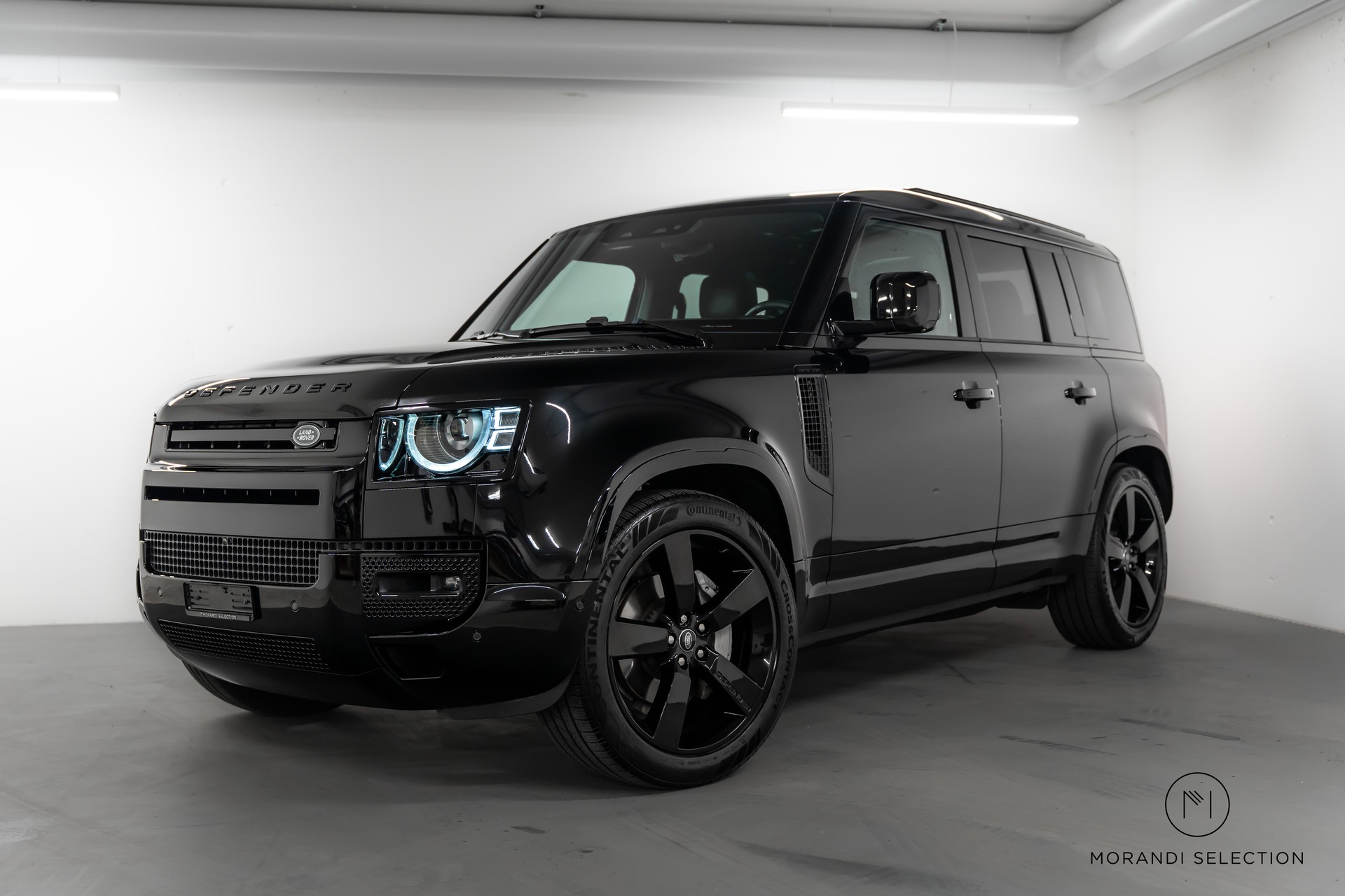 LAND ROVER Defender 110 3.0 D I6 300 X-Dynamic HSE-showroom-element-1