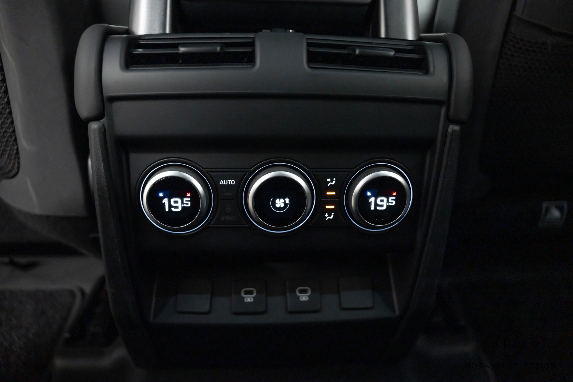 LAND ROVER Defender 110 3.0 D I6 300 X-Dynamic HSE-image-20