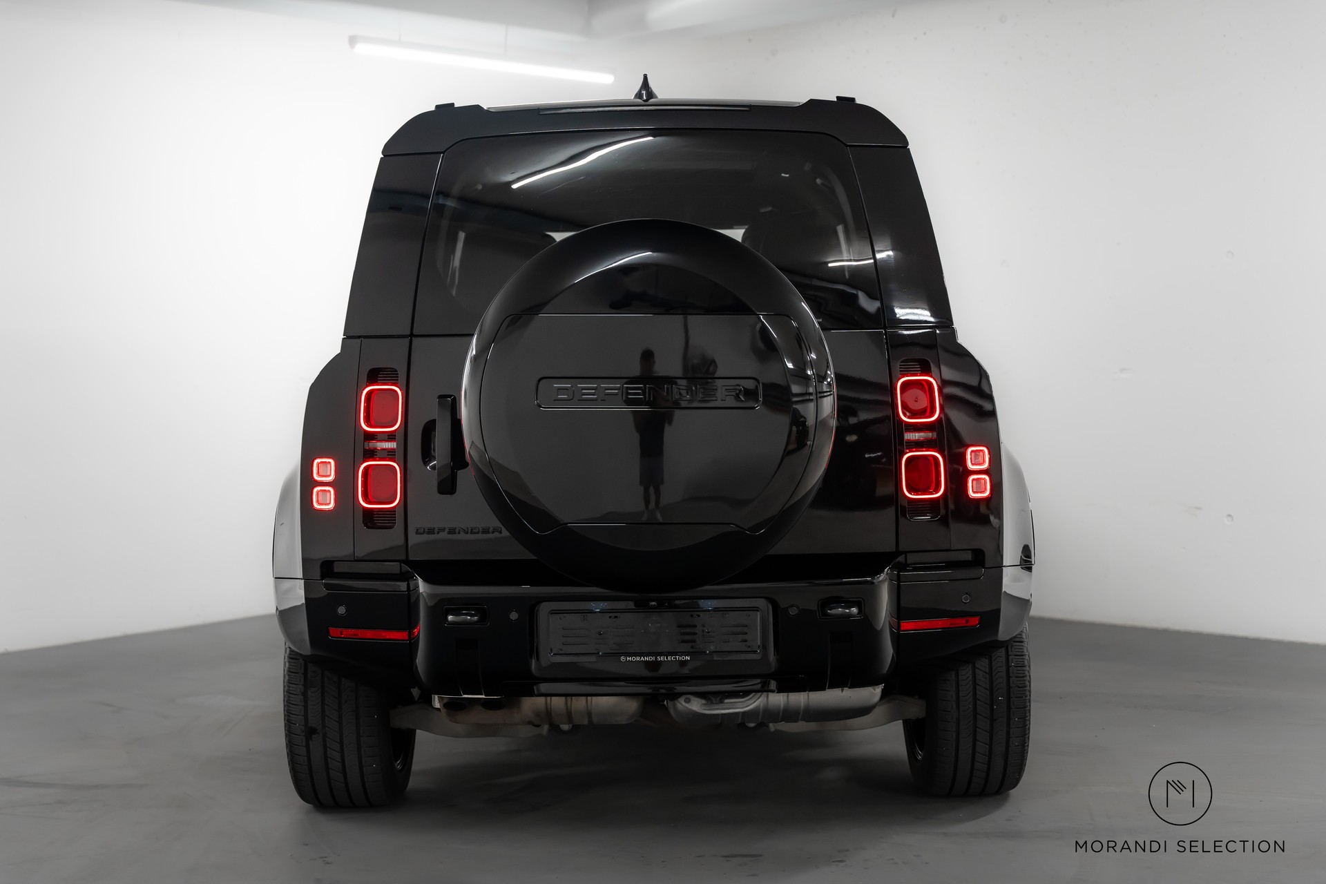 LAND ROVER Defender 110 3.0 D I6 300 X-Dynamic HSE-image-8