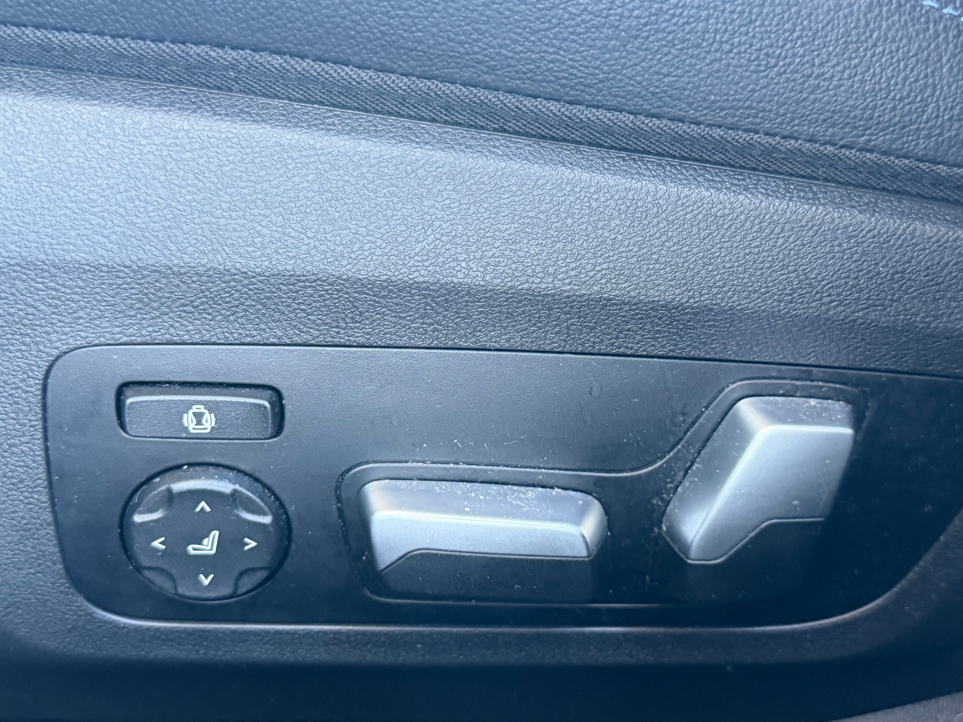 BMW M340i xDrive 48V Touring Steptronic-image-4