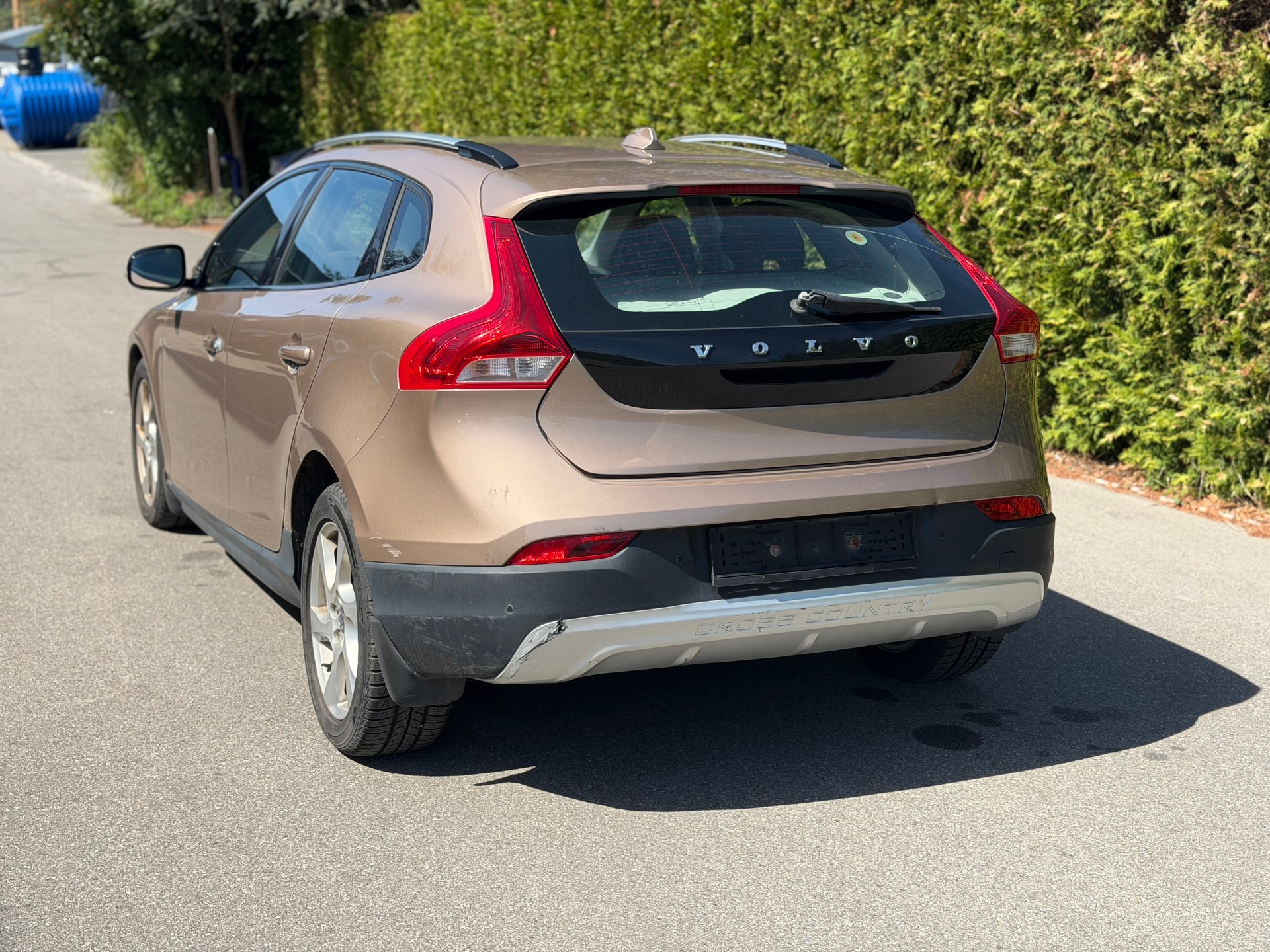 VOLVO V40 D2 Momentum Powershift-showroom-element-3