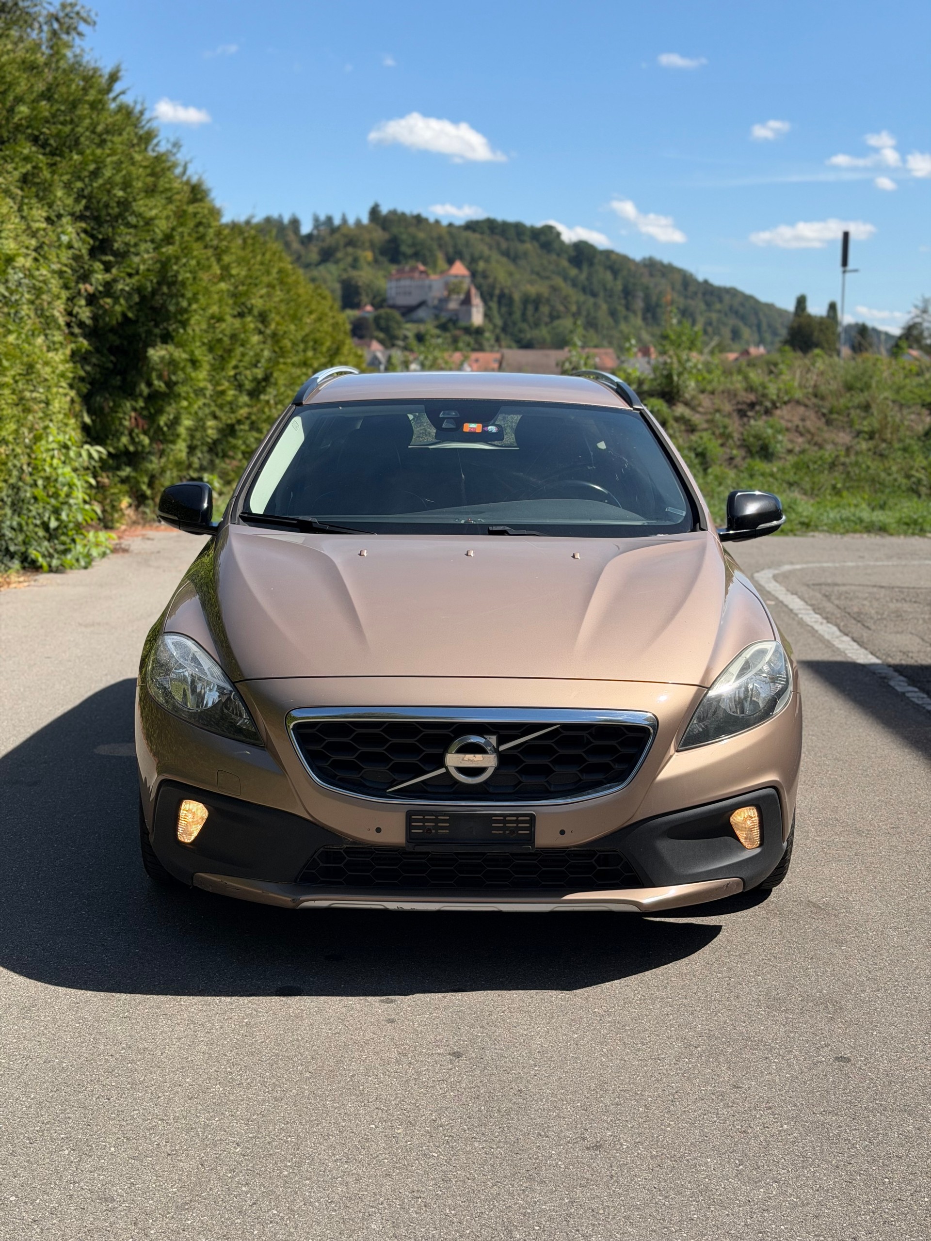 VOLVO V40 D2 Momentum Powershift-showroom-element-1