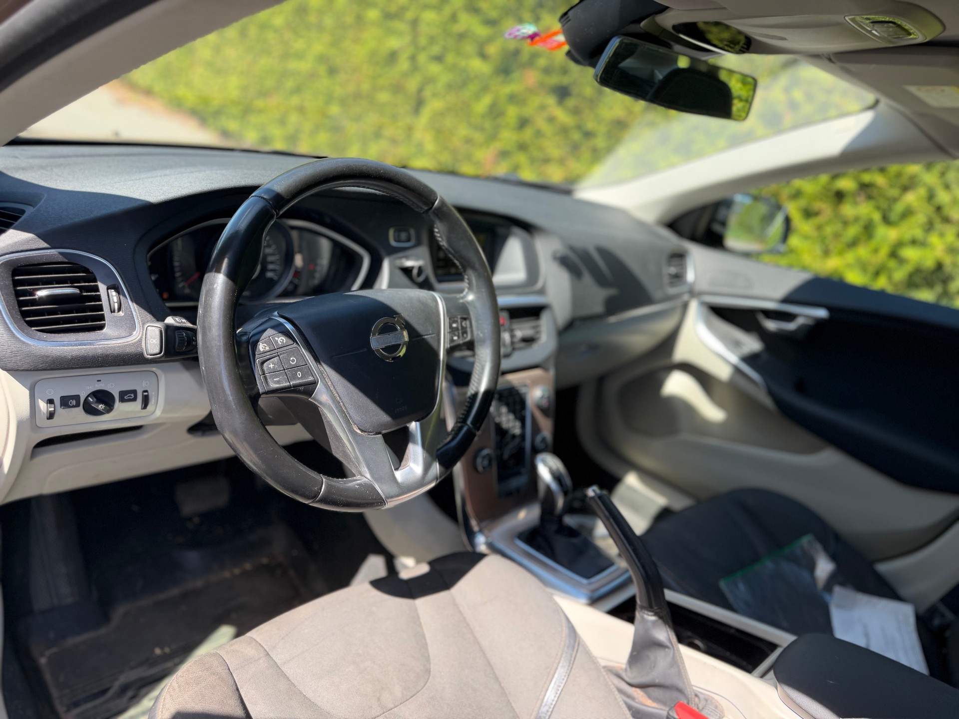 VOLVO V40 D2 Momentum Powershift-image-5