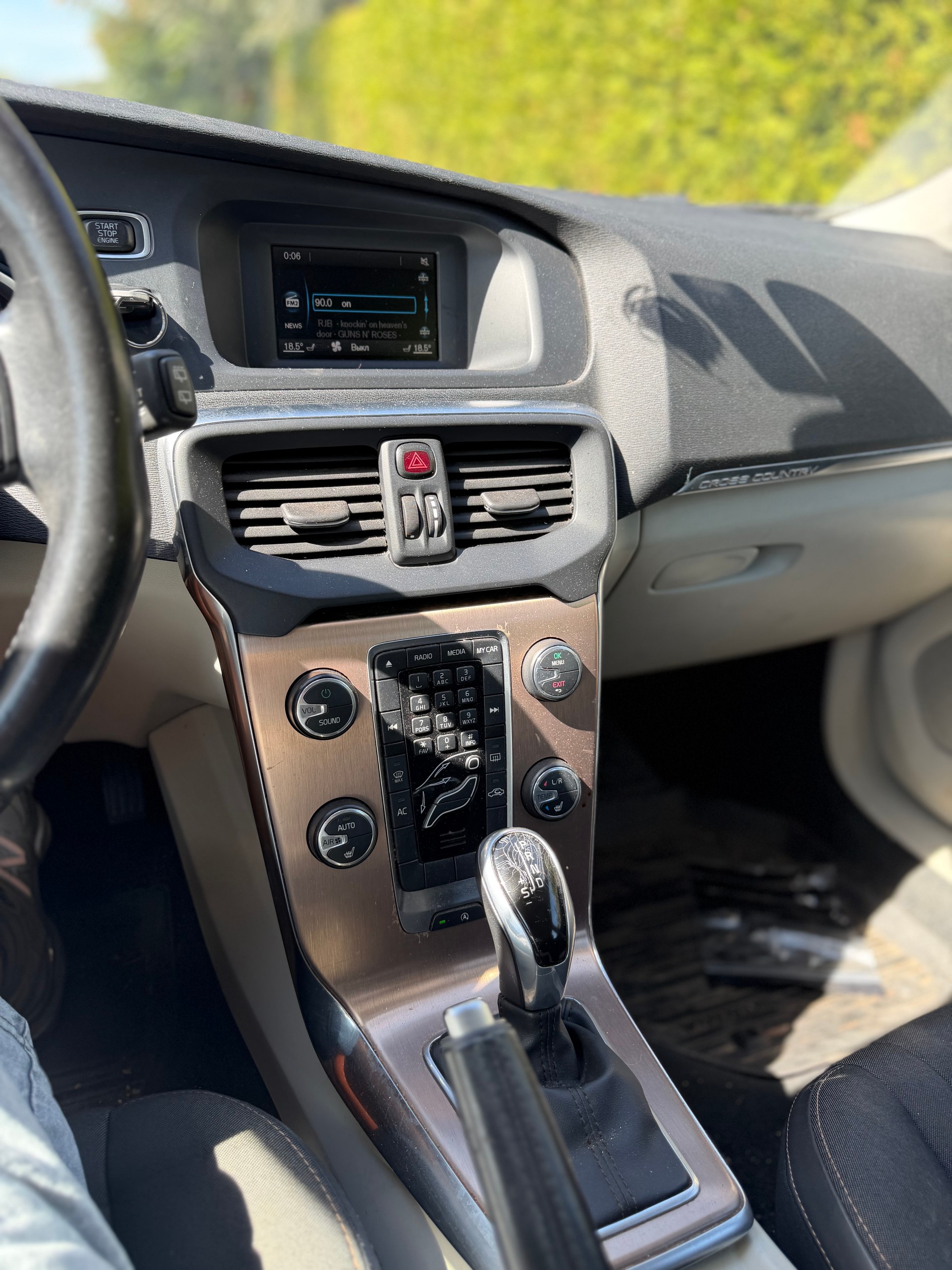 VOLVO V40 D2 Momentum Powershift-image-7