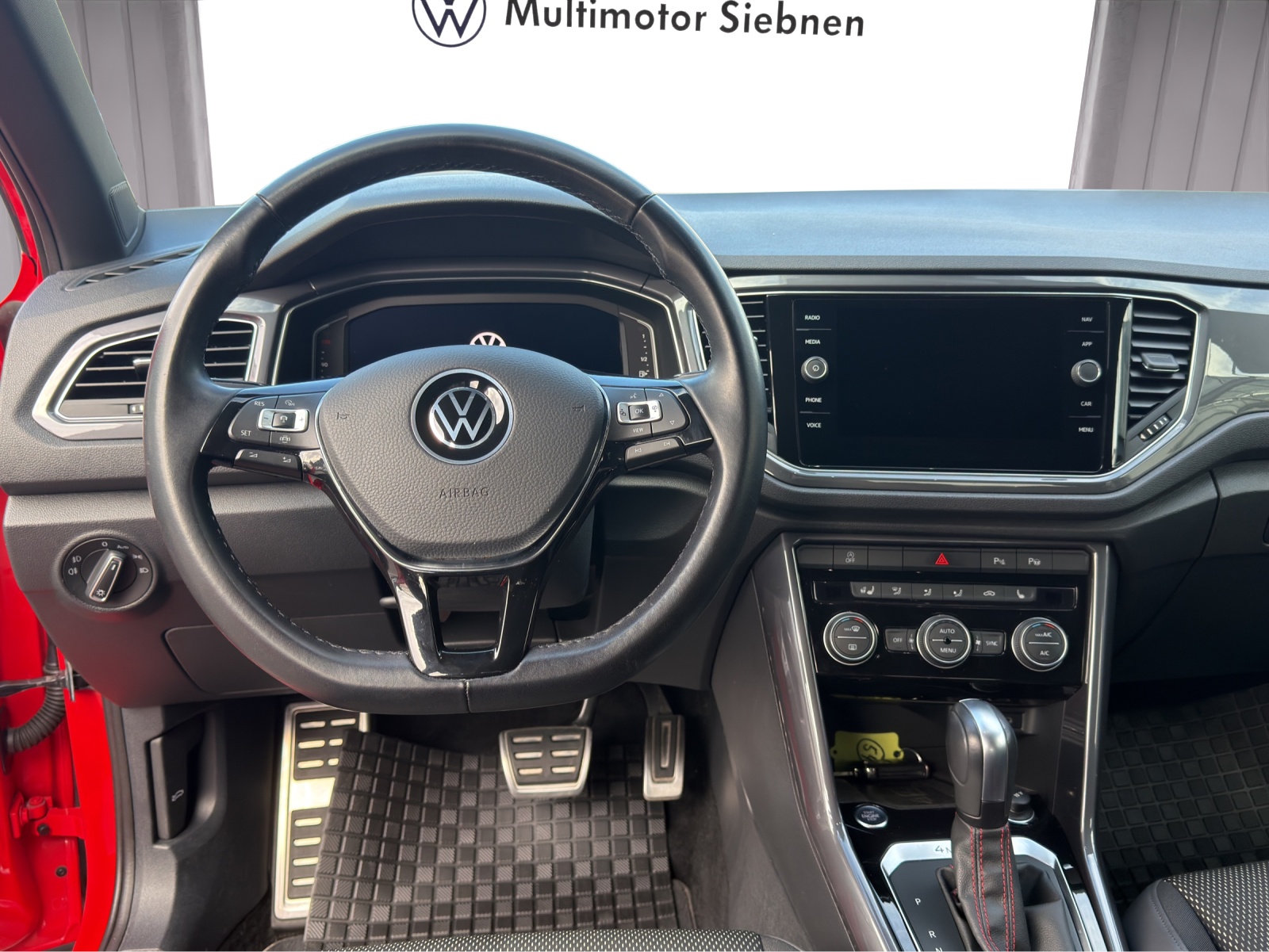 VW T-Roc 2.0 TSI Sport DSG 4Motion-image-11