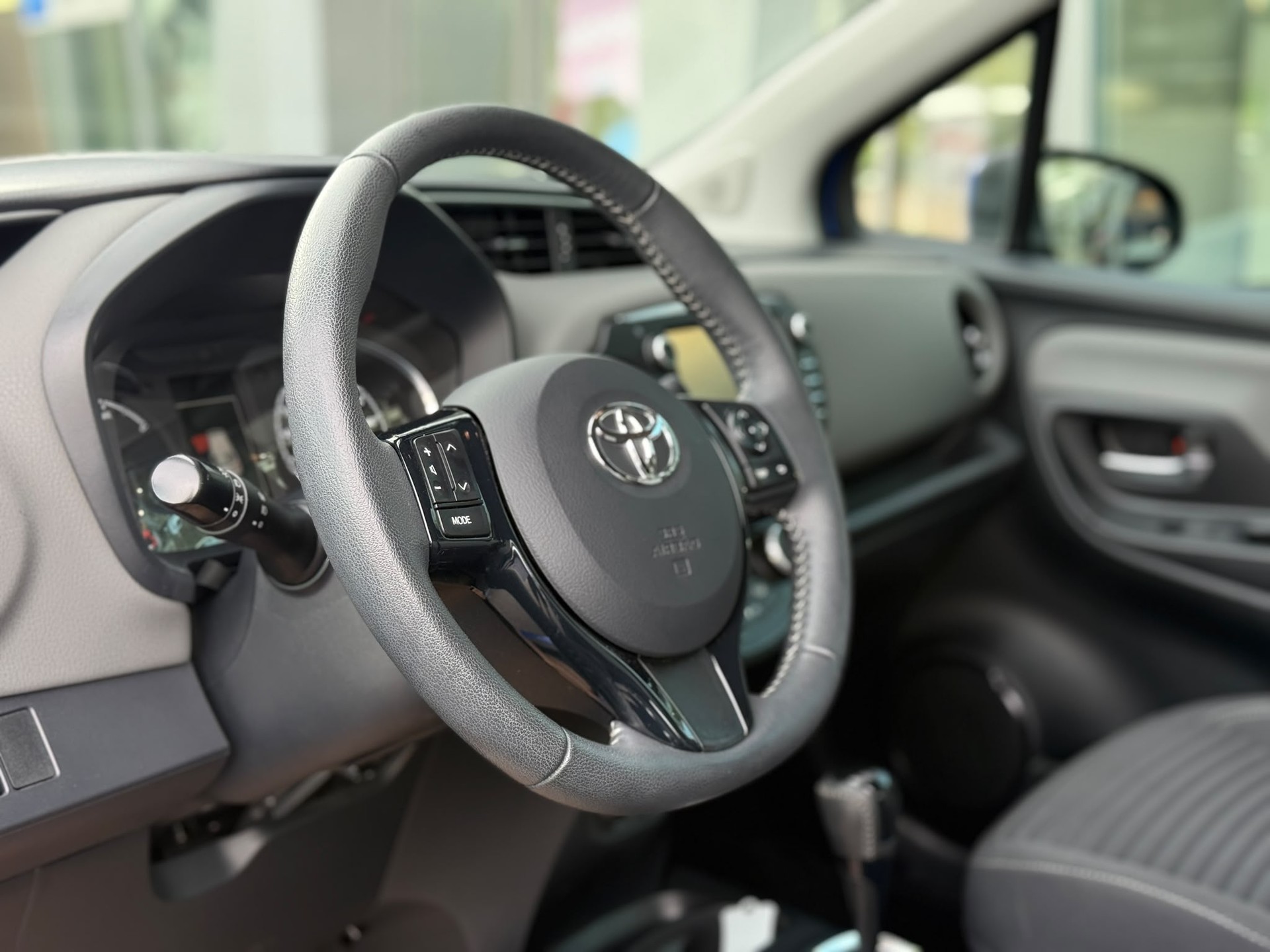TOYOTA Yaris 1.5 VVT-i Hybrid Trend e-CVT-image-6