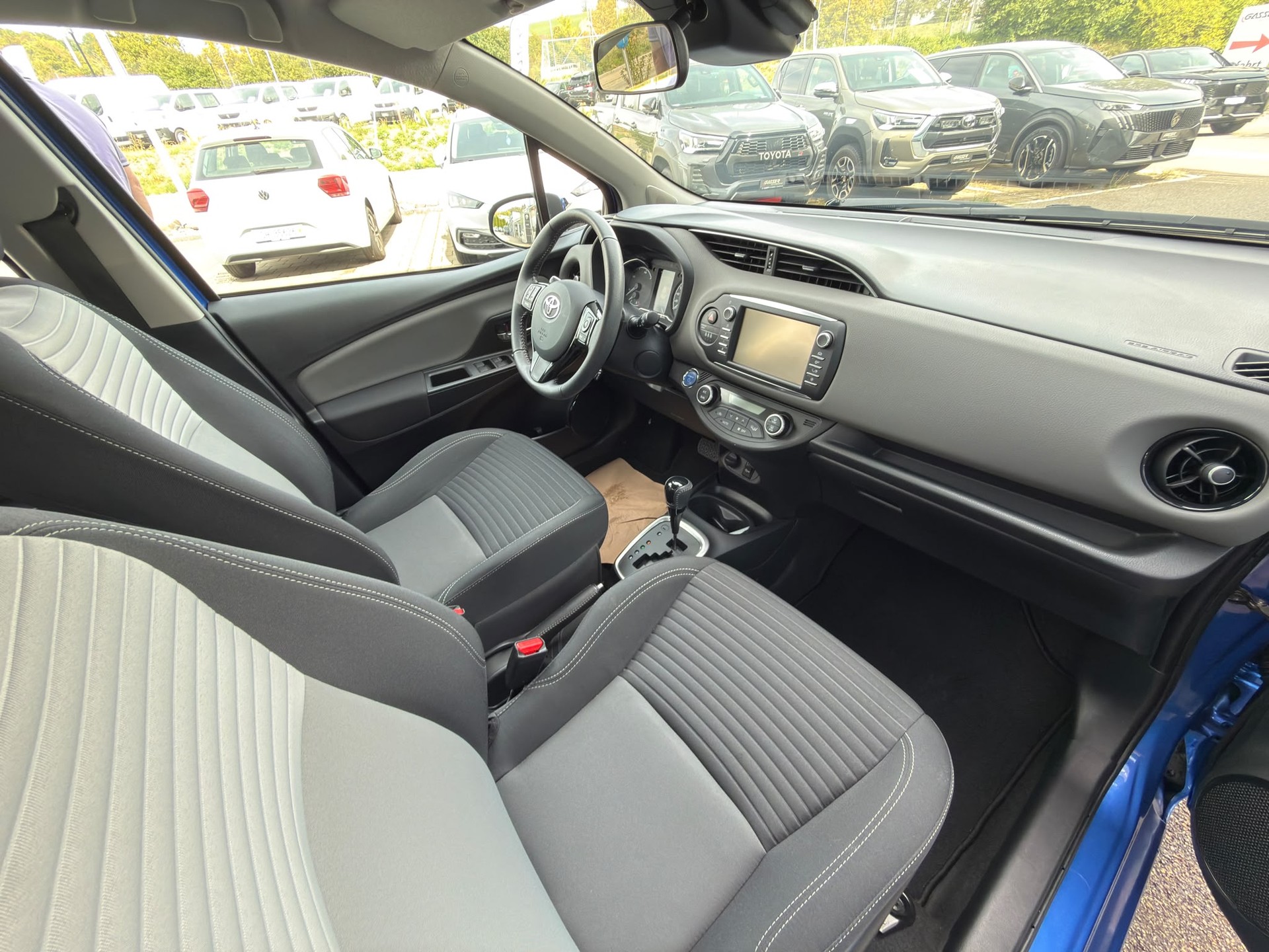 TOYOTA Yaris 1.5 VVT-i Hybrid Trend e-CVT-image-8