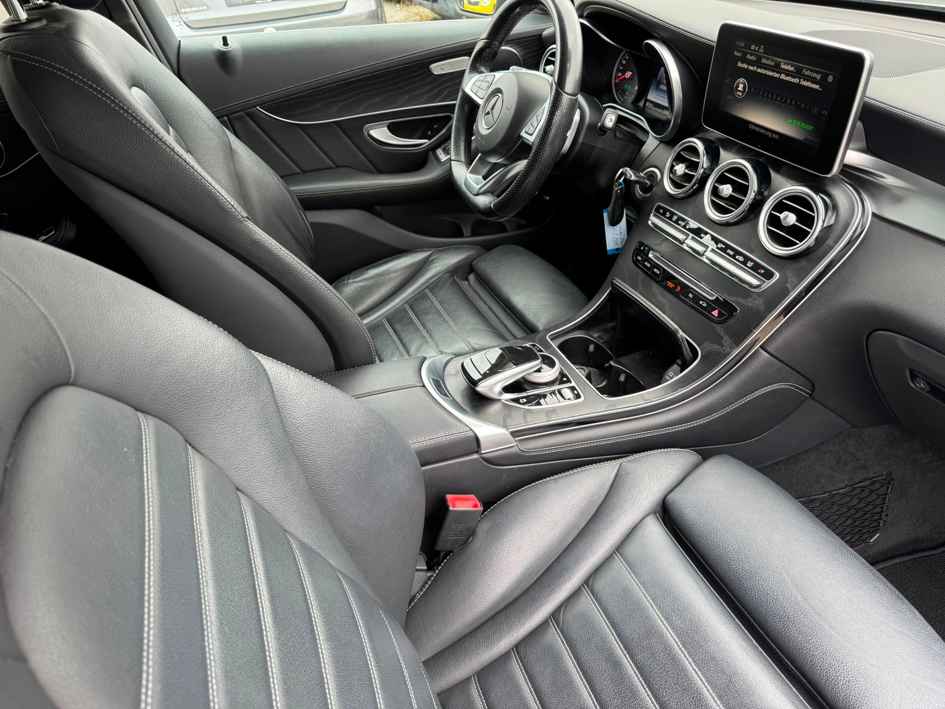MERCEDES-BENZ GLC 250 d AMG Line 4Matic 9G-Tronic-image-10