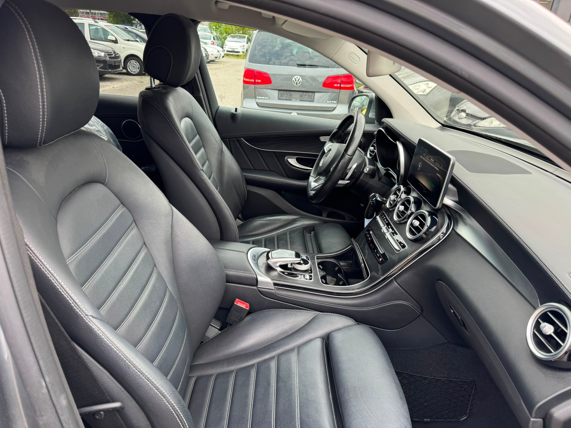 MERCEDES-BENZ GLC 250 d AMG Line 4Matic 9G-Tronic-image-11