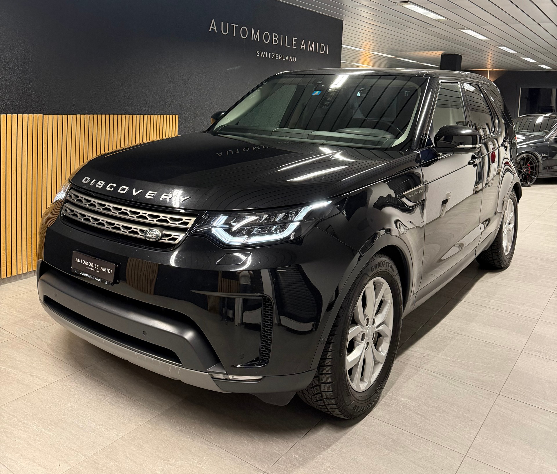 LAND ROVER Discovery 3.0 SDV6 HSE Luxury Automatic-image-0