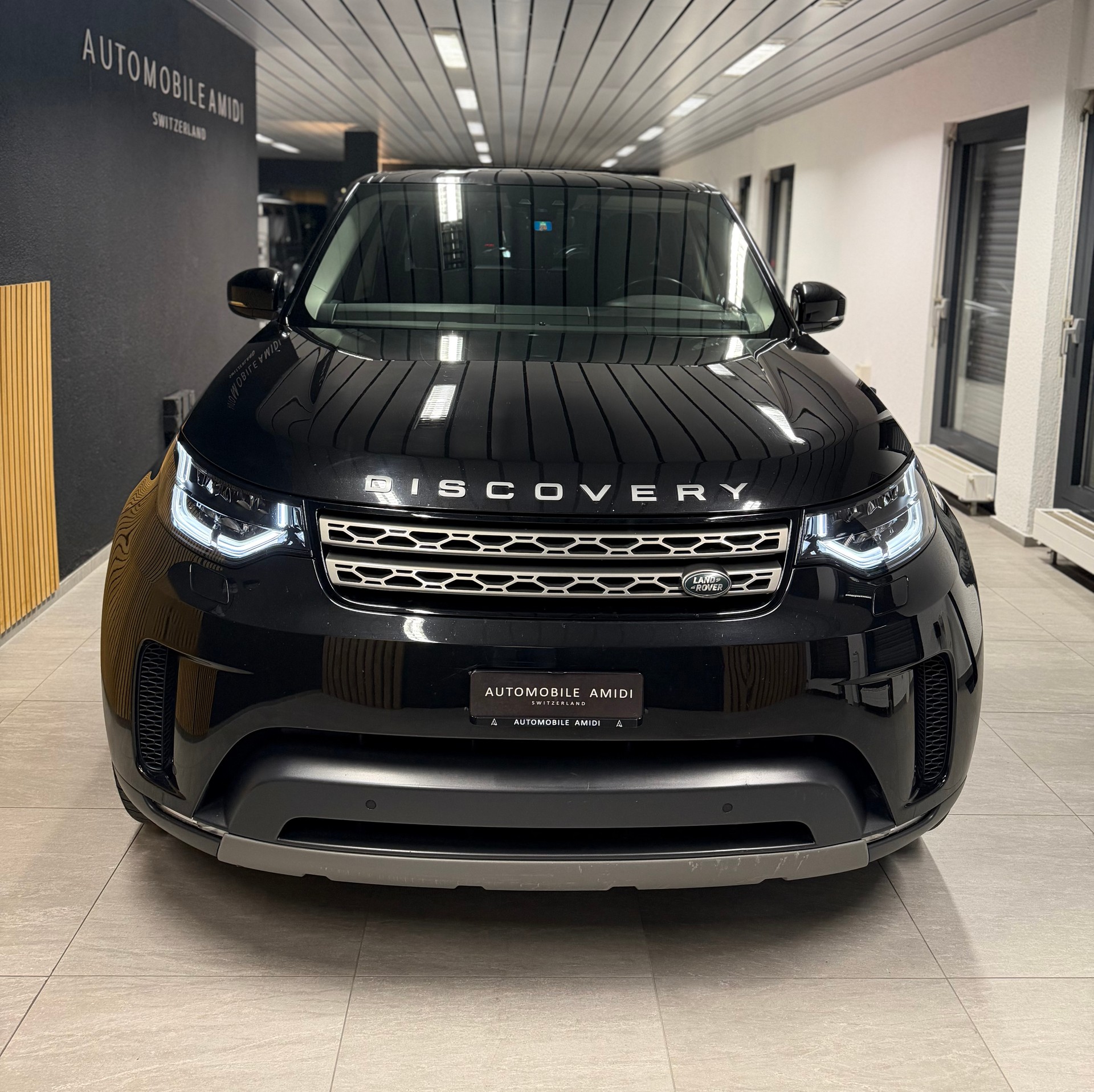 LAND ROVER Discovery 3.0 SDV6 HSE Luxury Automatic-image-1
