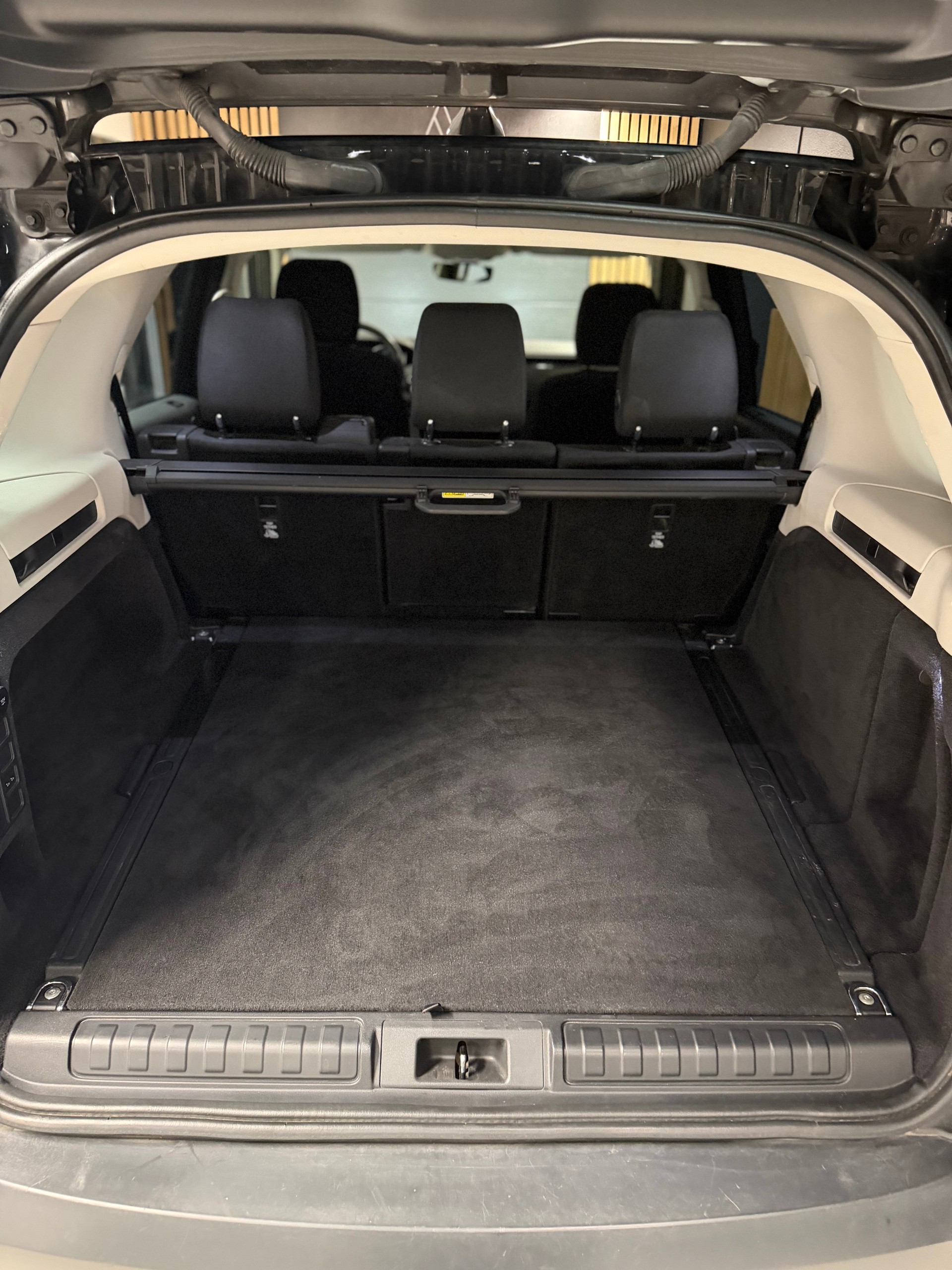 LAND ROVER Discovery 3.0 SDV6 HSE Luxury Automatic-image-8