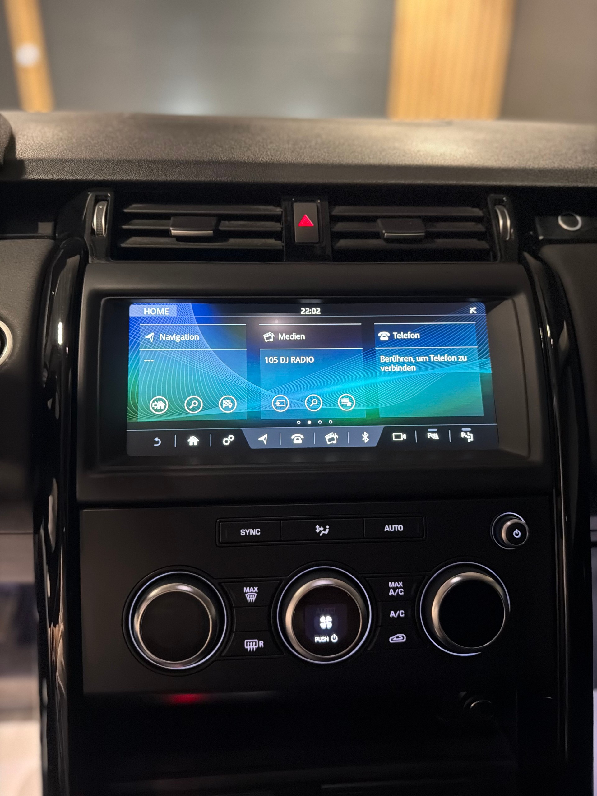LAND ROVER Discovery 3.0 SDV6 HSE Luxury Automatic-image-15