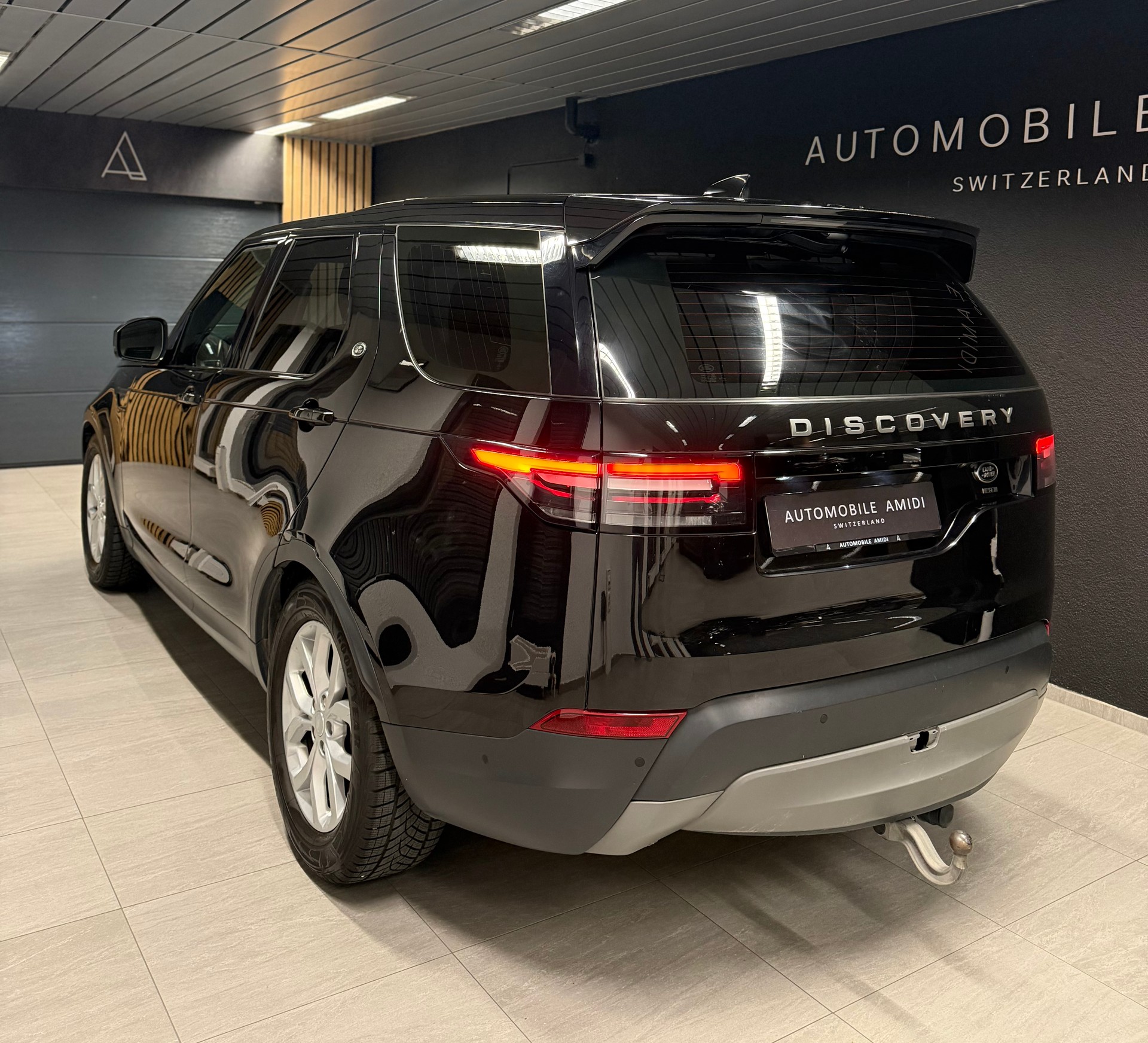 LAND ROVER Discovery 3.0 SDV6 HSE Luxury Automatic-image-3
