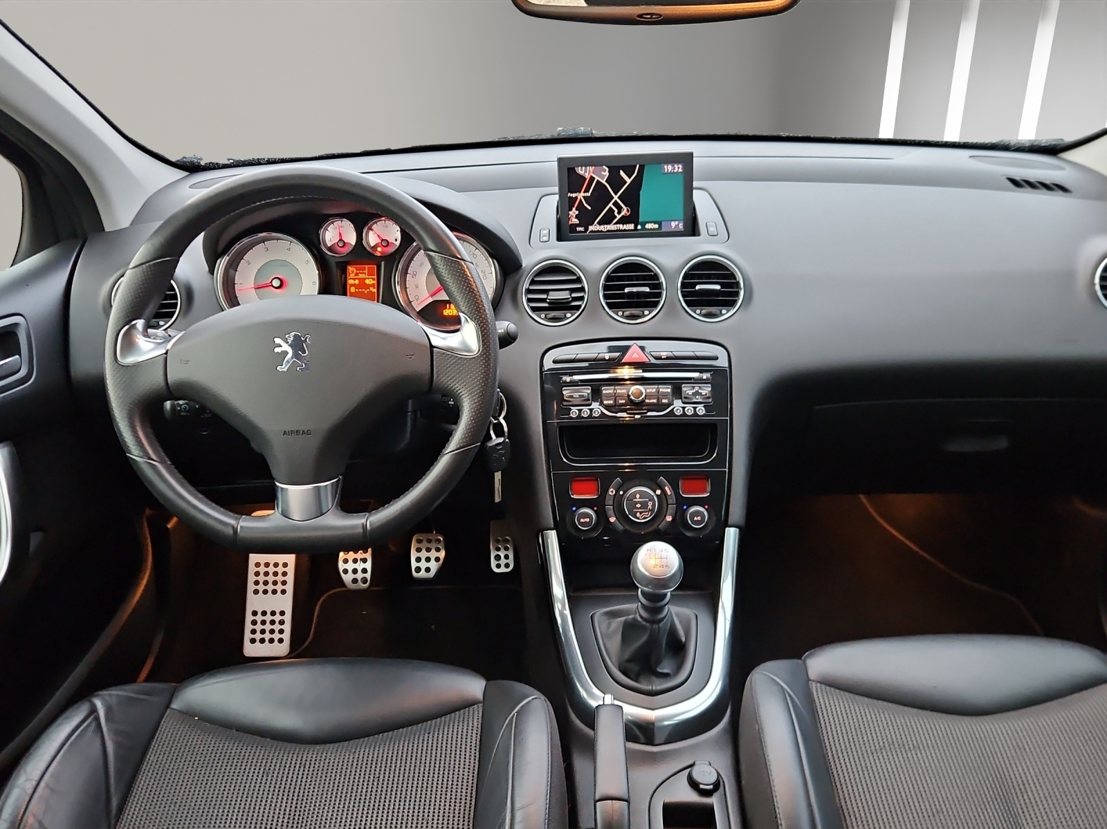 PEUGEOT 308 1.6 16V T GTi-image-11