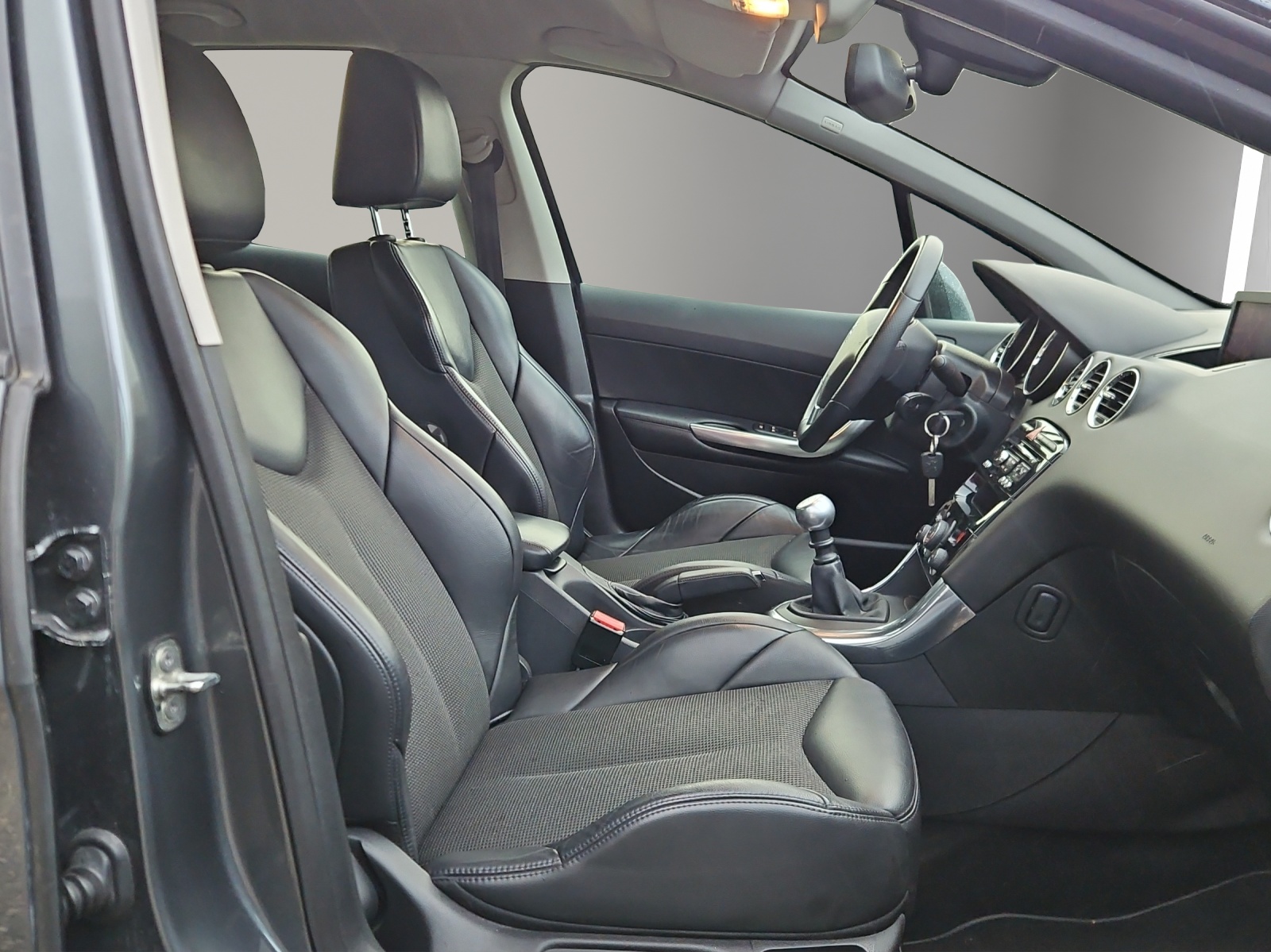 PEUGEOT 308 1.6 16V T GTi-image-12