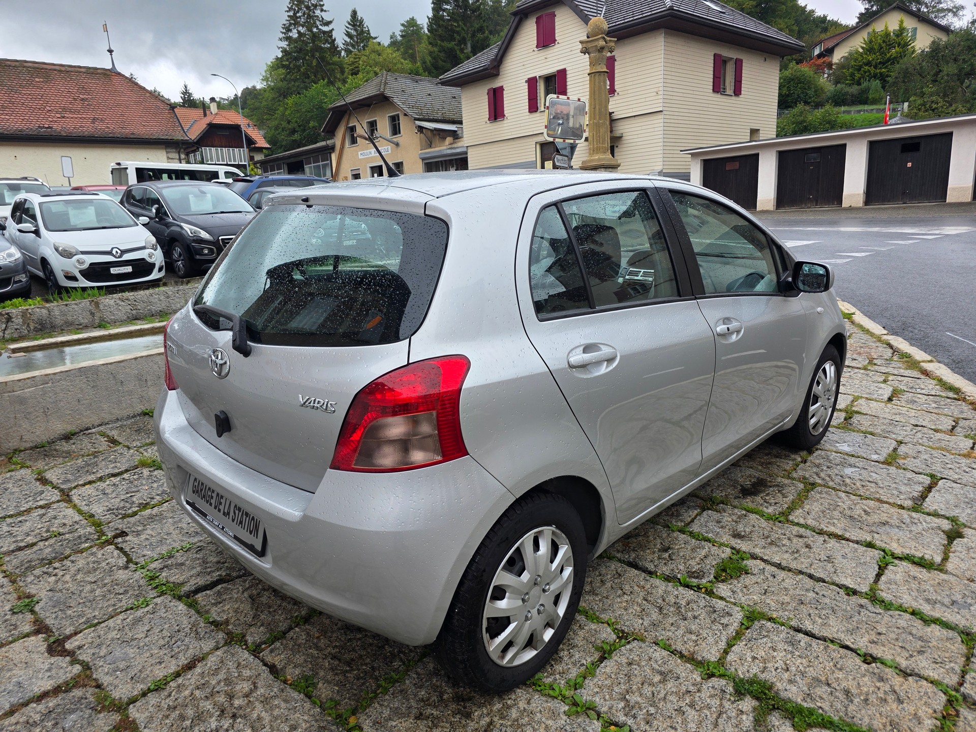 TOYOTA Yaris 1.3 Linea Sol-image-3