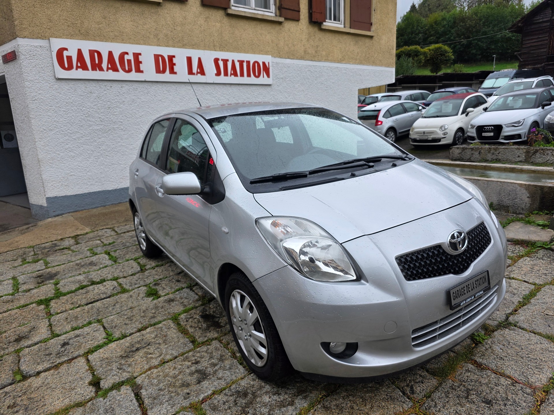 TOYOTA Yaris 1.3 Linea Sol-image-2