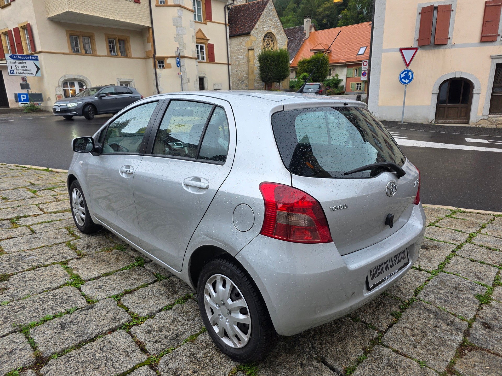TOYOTA Yaris 1.3 Linea Sol-image-5