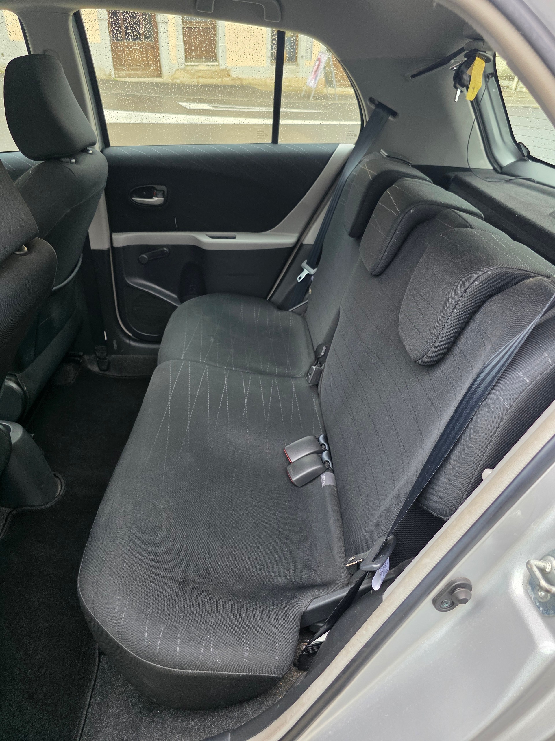 TOYOTA Yaris 1.3 Linea Sol-image-7