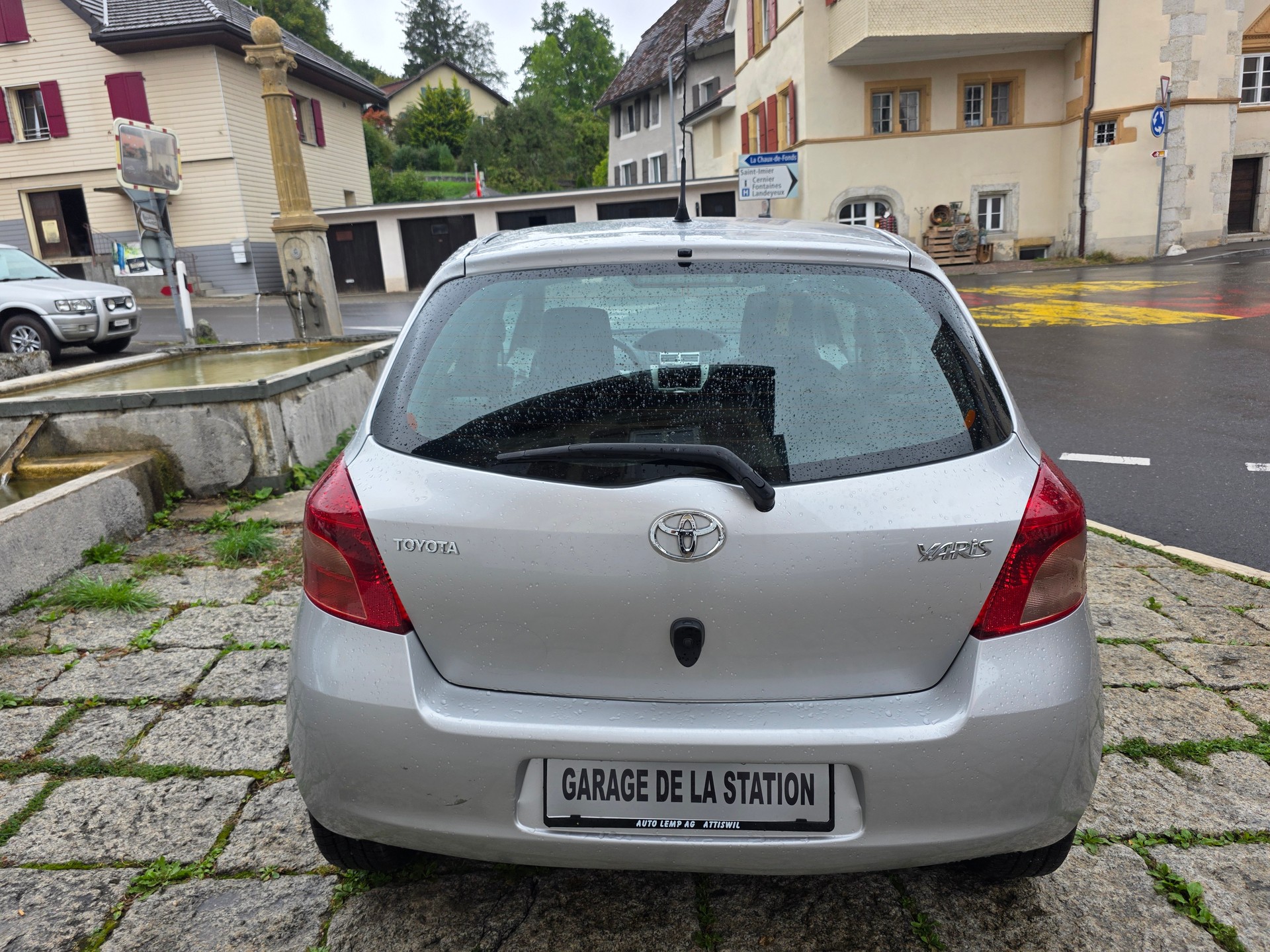 TOYOTA Yaris 1.3 Linea Sol-image-4