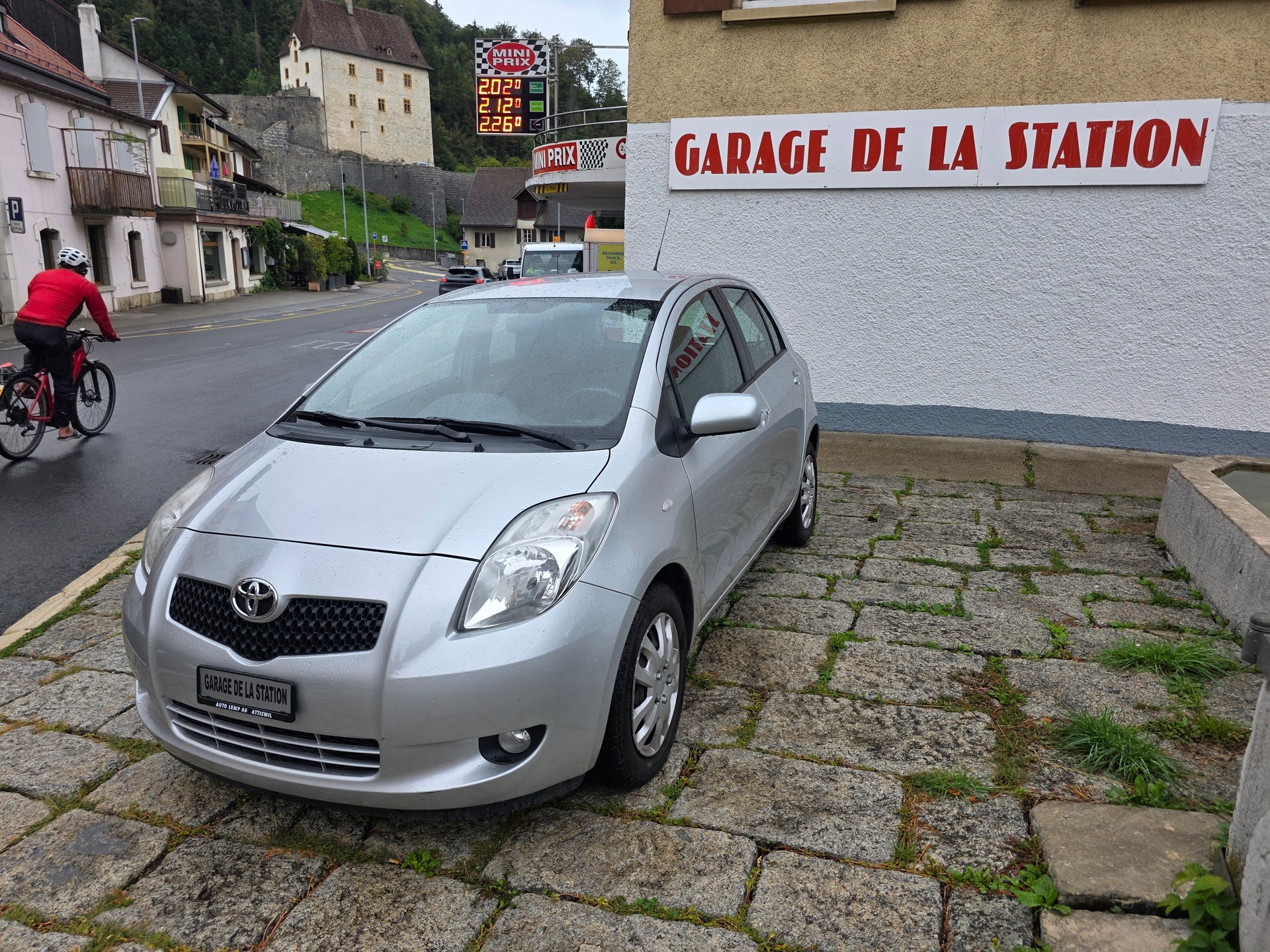 TOYOTA Yaris 1.3 Linea Sol-image-0