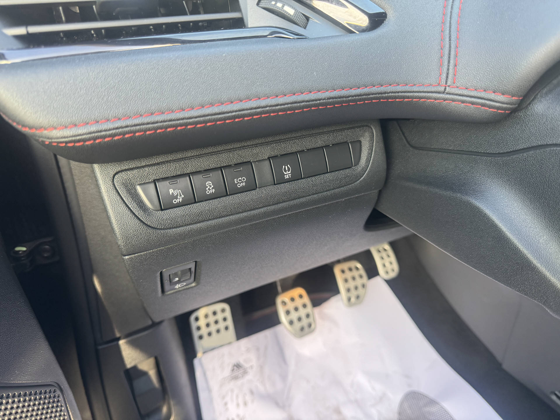 PEUGEOT 208 1.6 Turbo GTi 30th-image-10