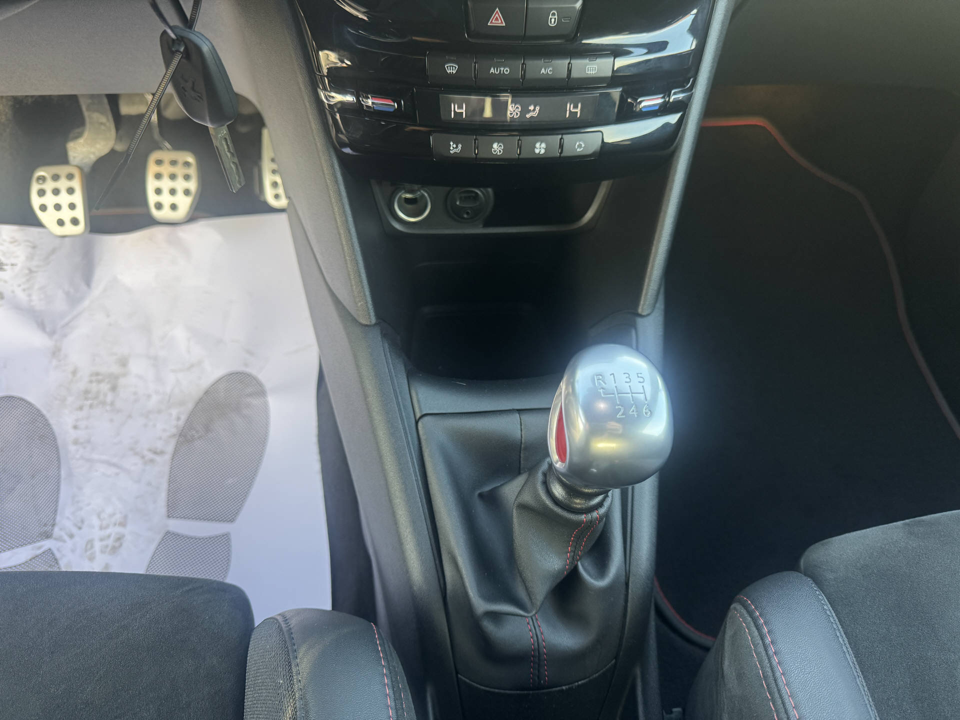 PEUGEOT 208 1.6 Turbo GTi 30th-image-14