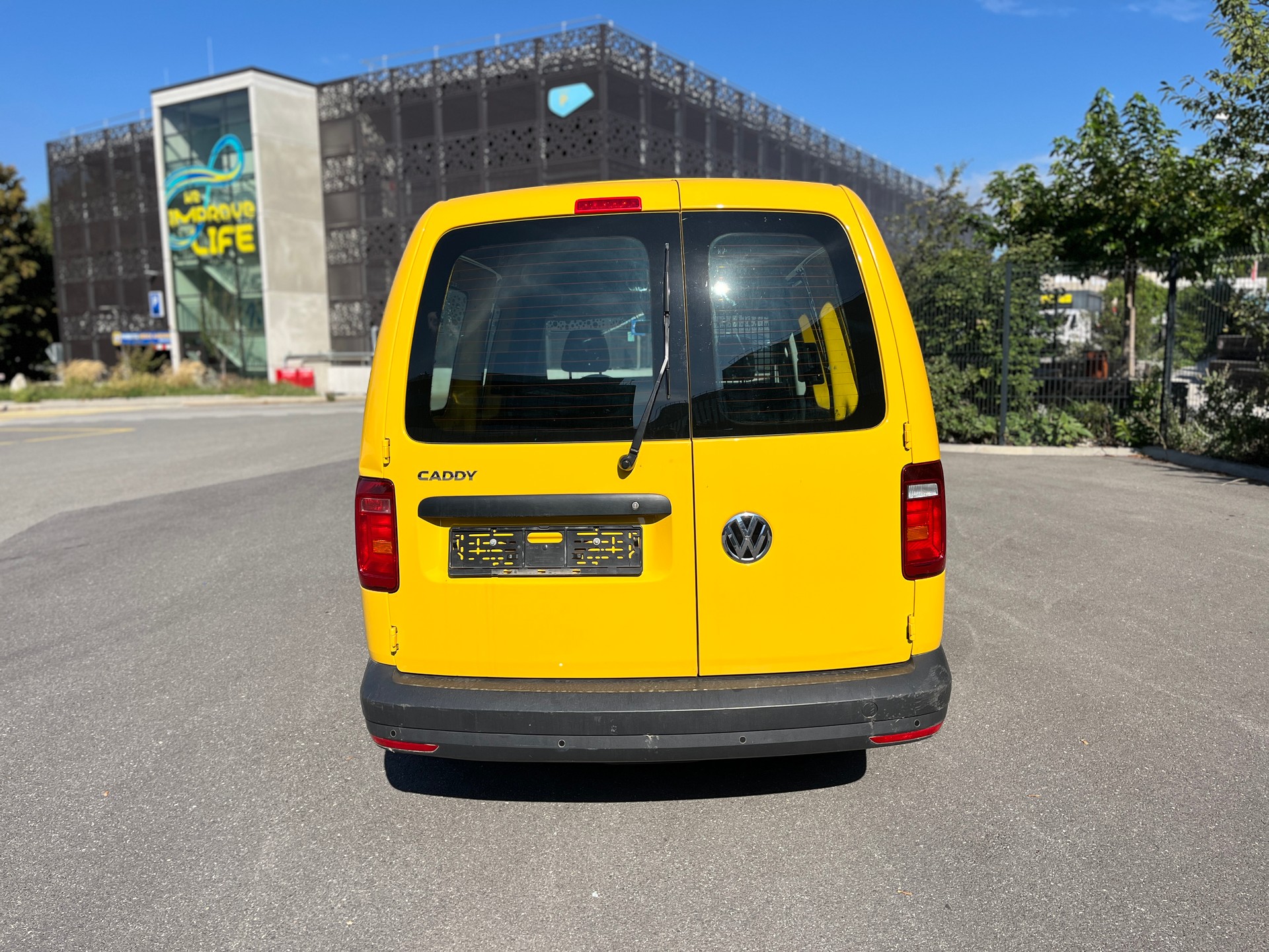 VW Caddy Maxi 1.0TSI BlueMotion Technology-image-4