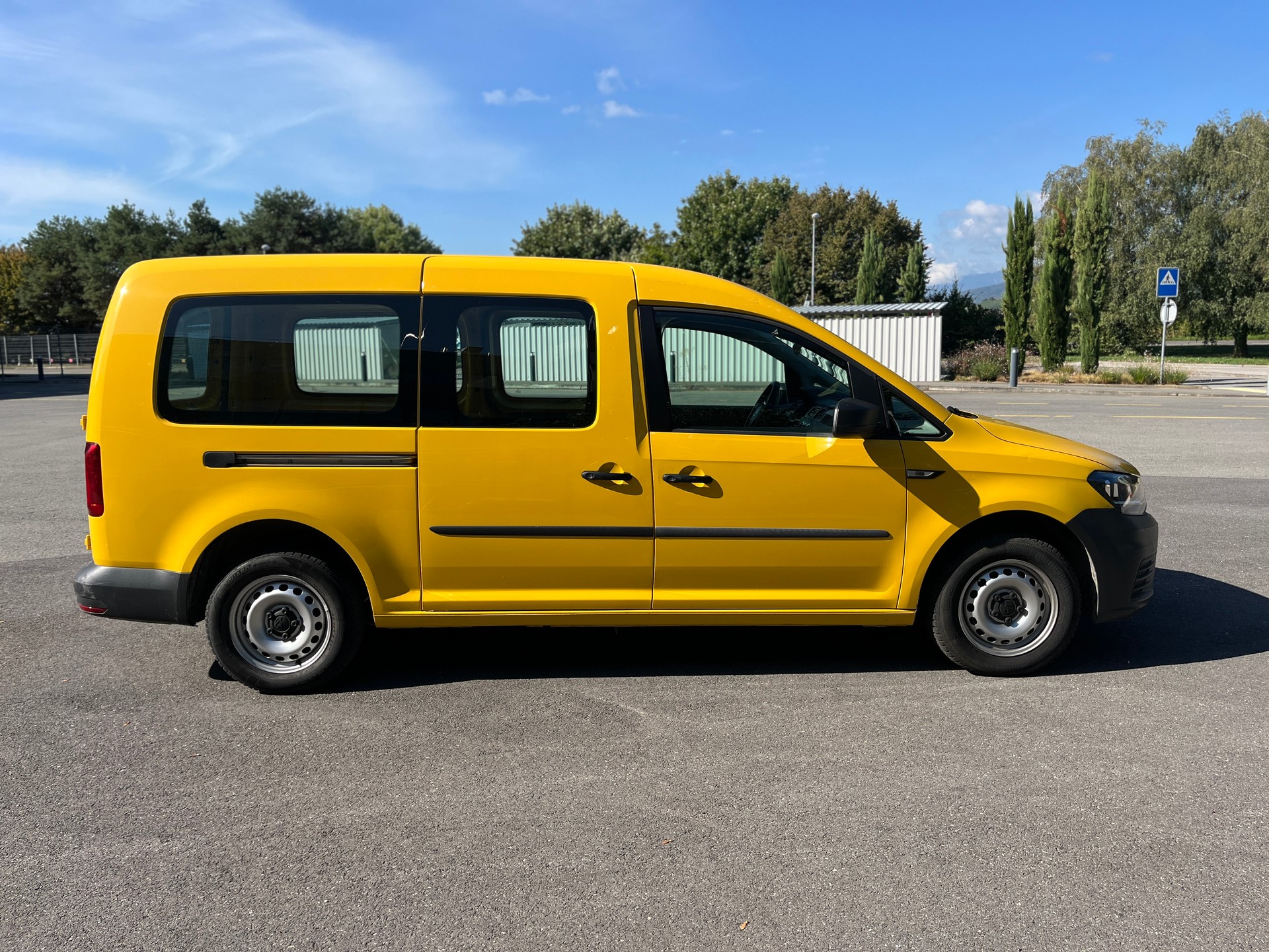 VW Caddy Maxi 1.0TSI BlueMotion Technology-image-6