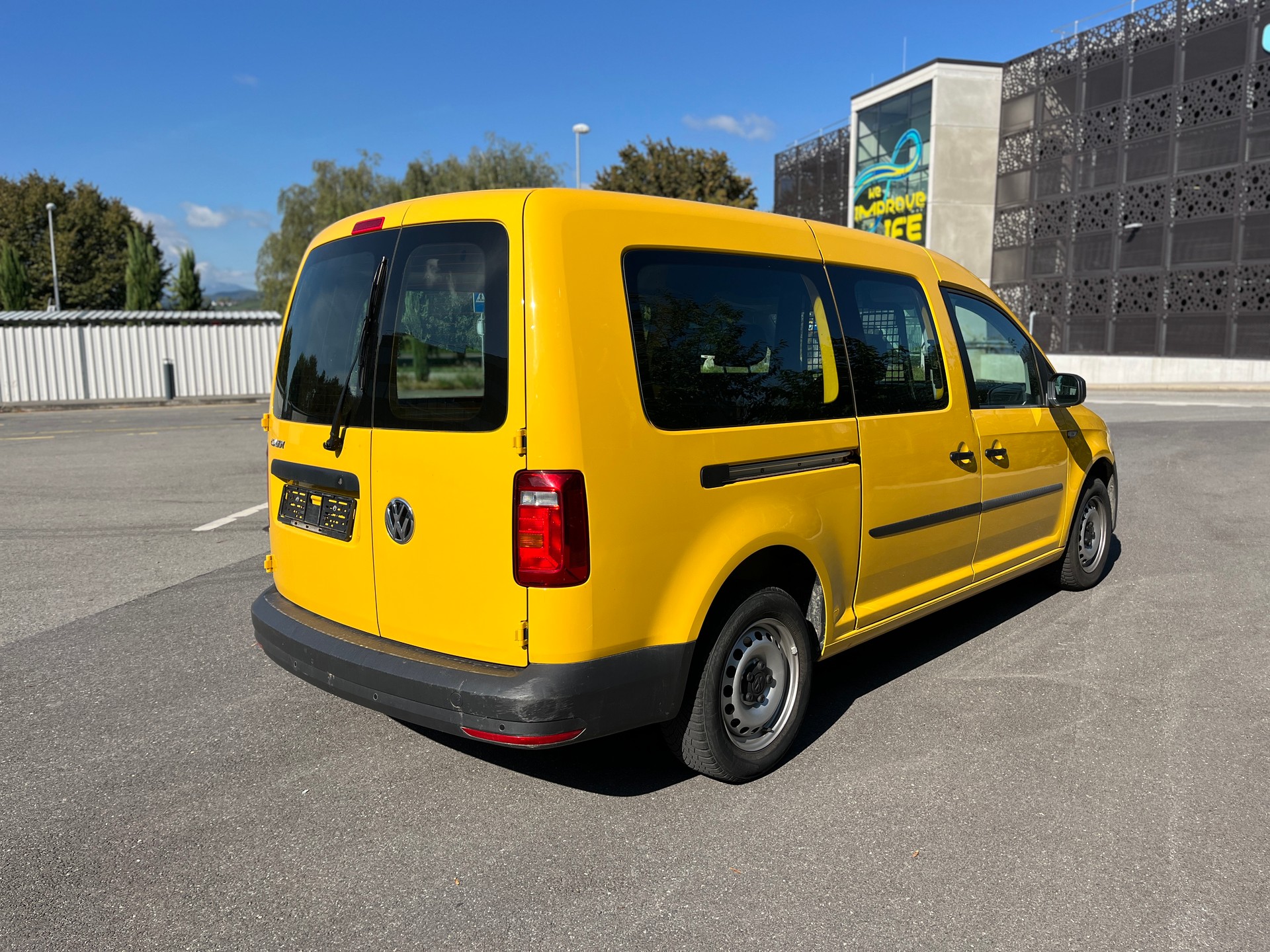 VW Caddy Maxi 1.0TSI BlueMotion Technology-image-5