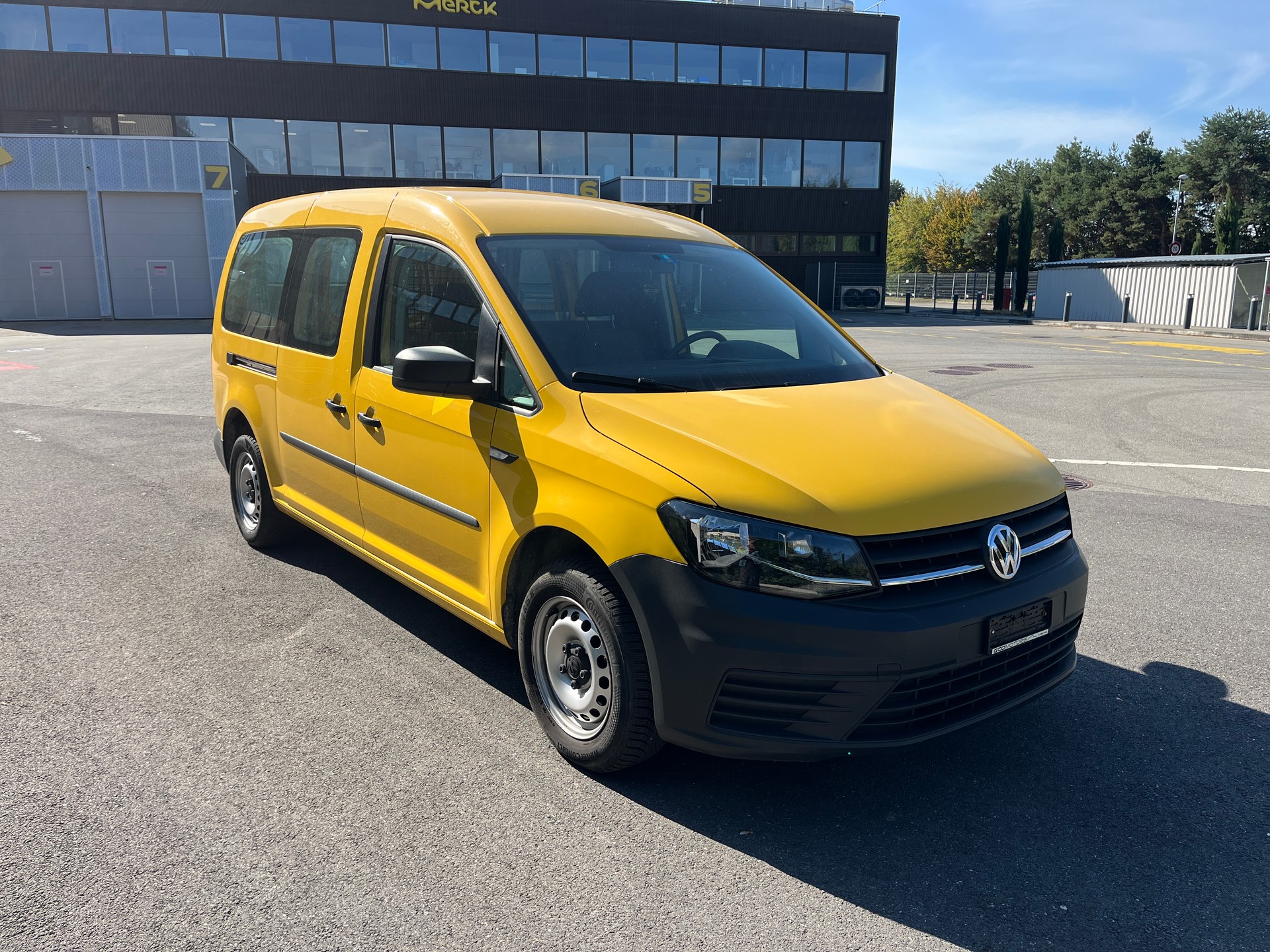 VW Caddy Maxi 1.0TSI BlueMotion Technology-image-7