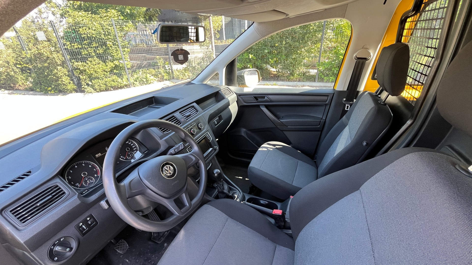 VW Caddy Maxi 1.0TSI BlueMotion Technology-image-9