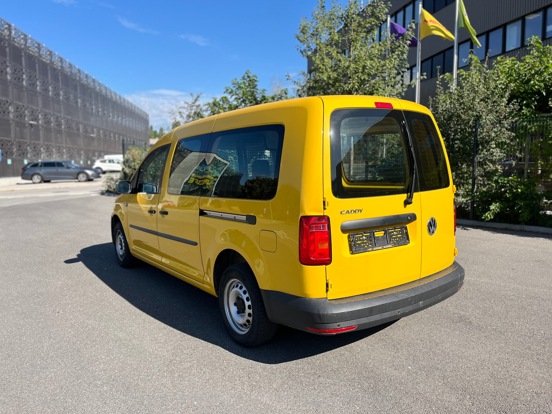 VW Caddy Maxi 1.0TSI BlueMotion Technology-image-3