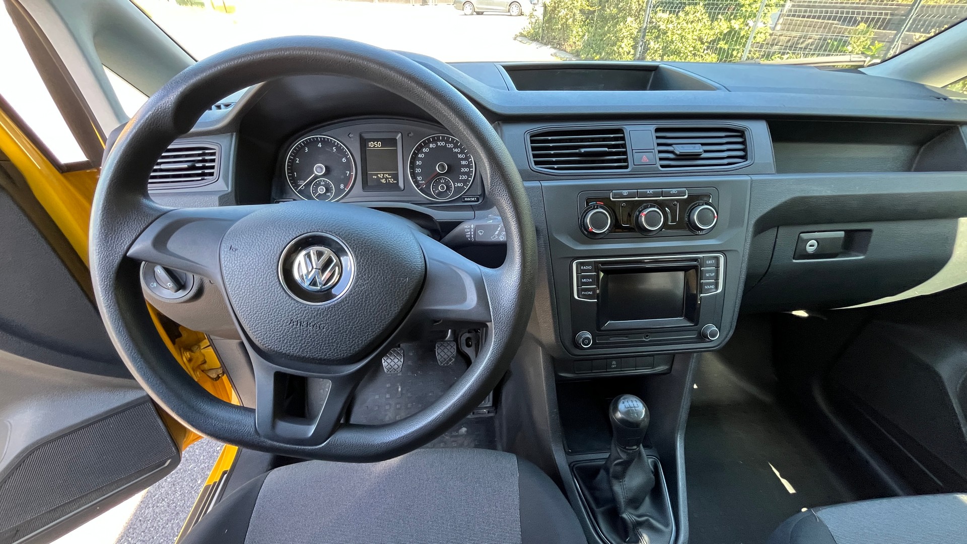 VW Caddy Maxi 1.0TSI BlueMotion Technology-image-11