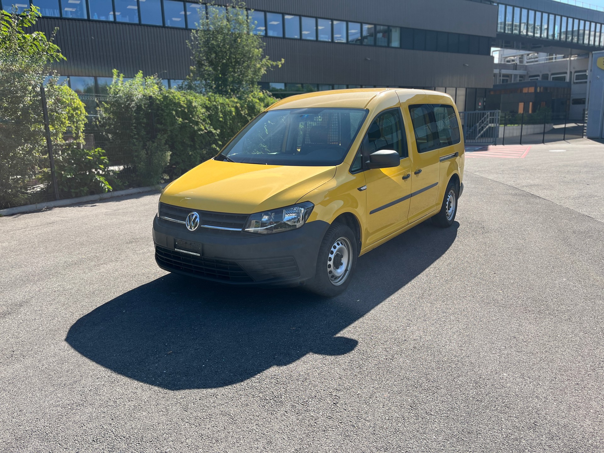 VW Caddy Maxi 1.0TSI BlueMotion Technology-image-1