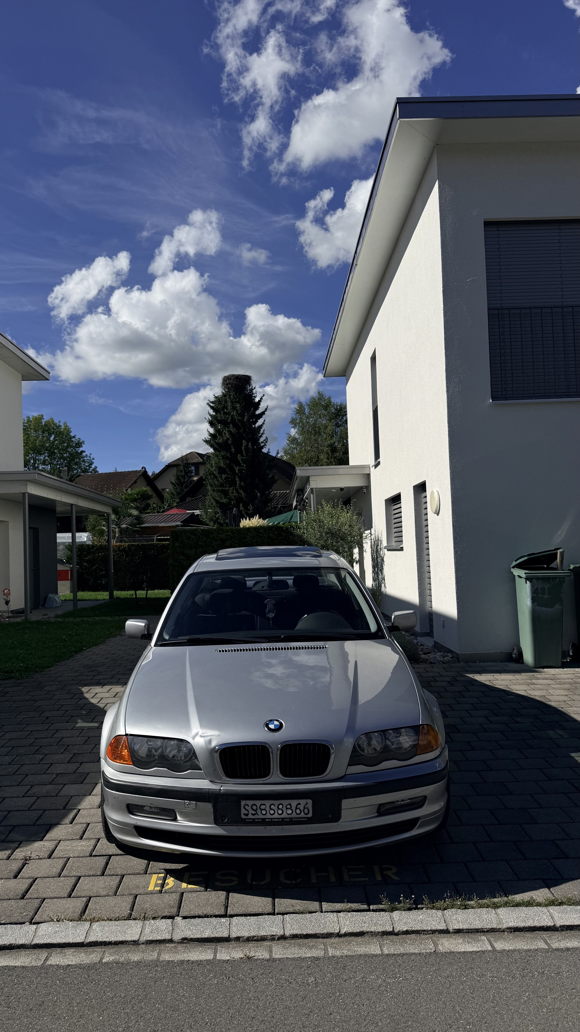 BMW 323i-image-0