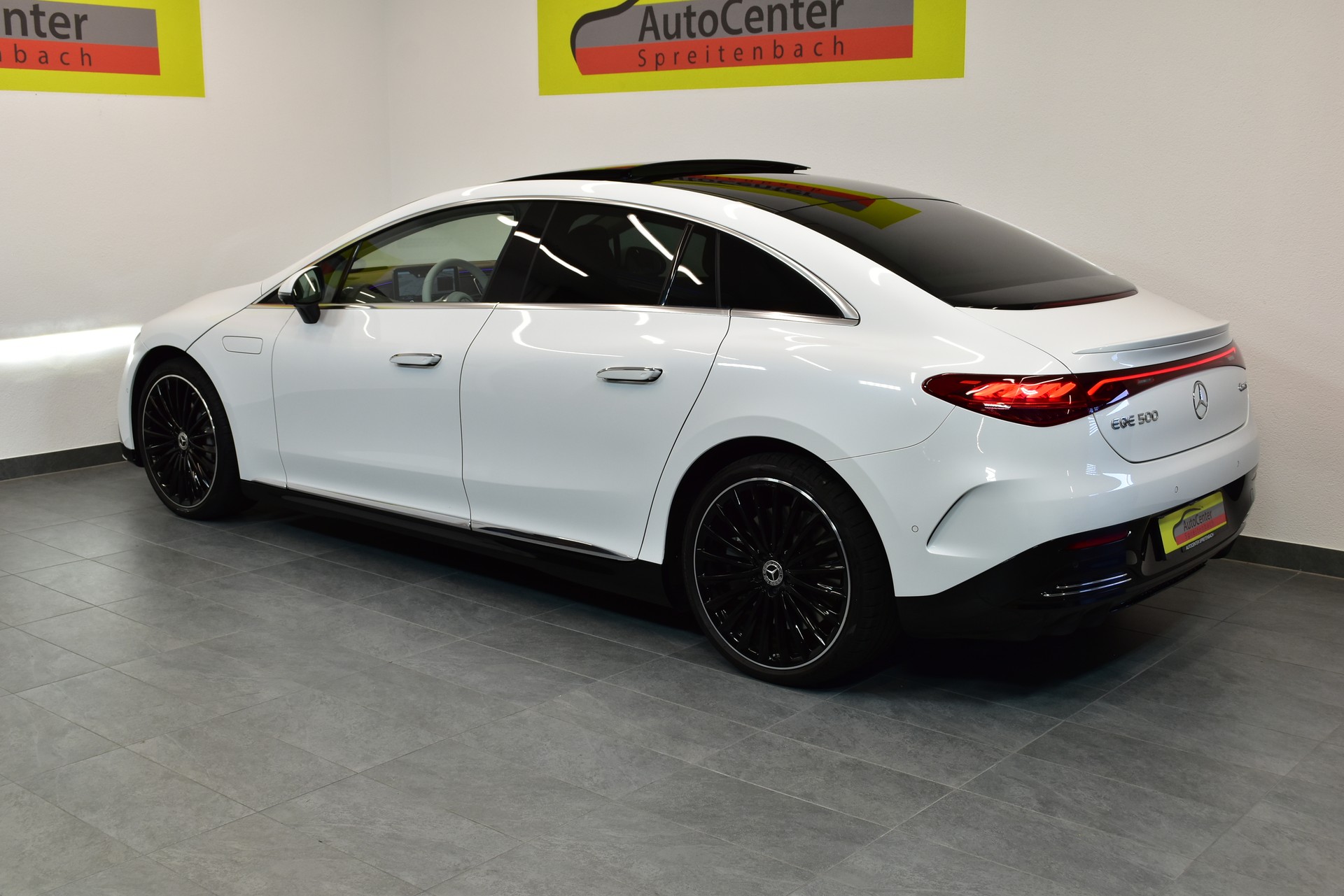 MERCEDES-BENZ EQE 500 AMG Line 4 Matic-image-11